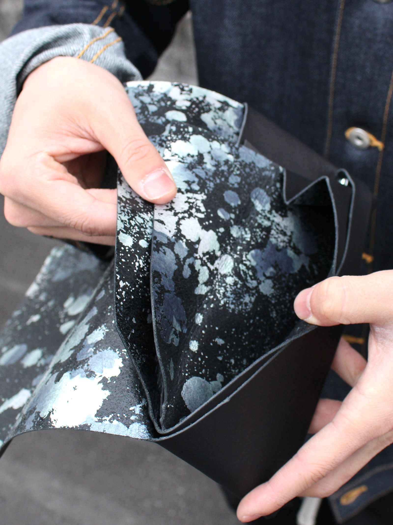 スプレー ロングウォレット / LONG WALLET / ブラック × シルバー