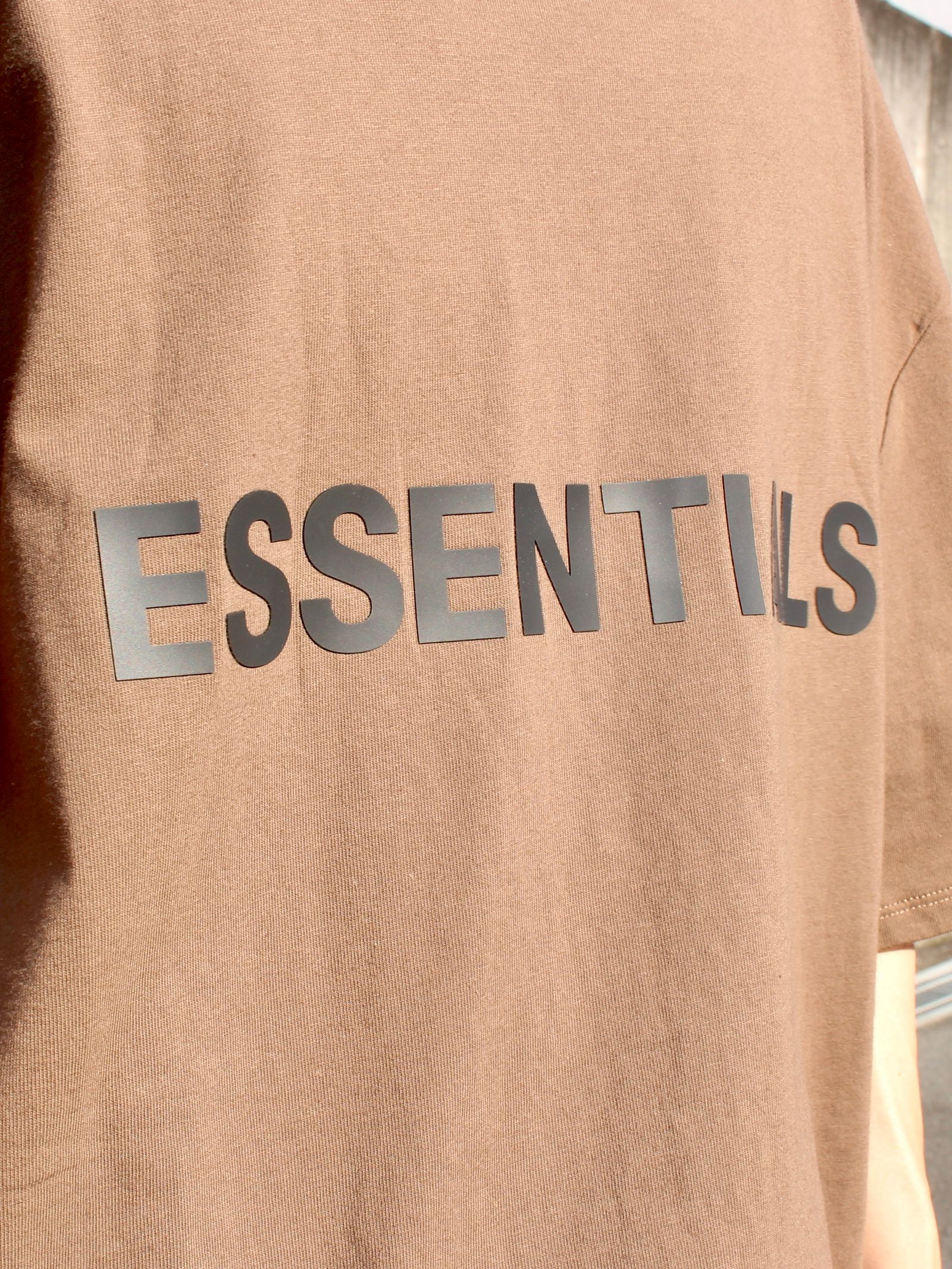 同系色カラーでお洒落に。ESSENTIALSストリートコーデ