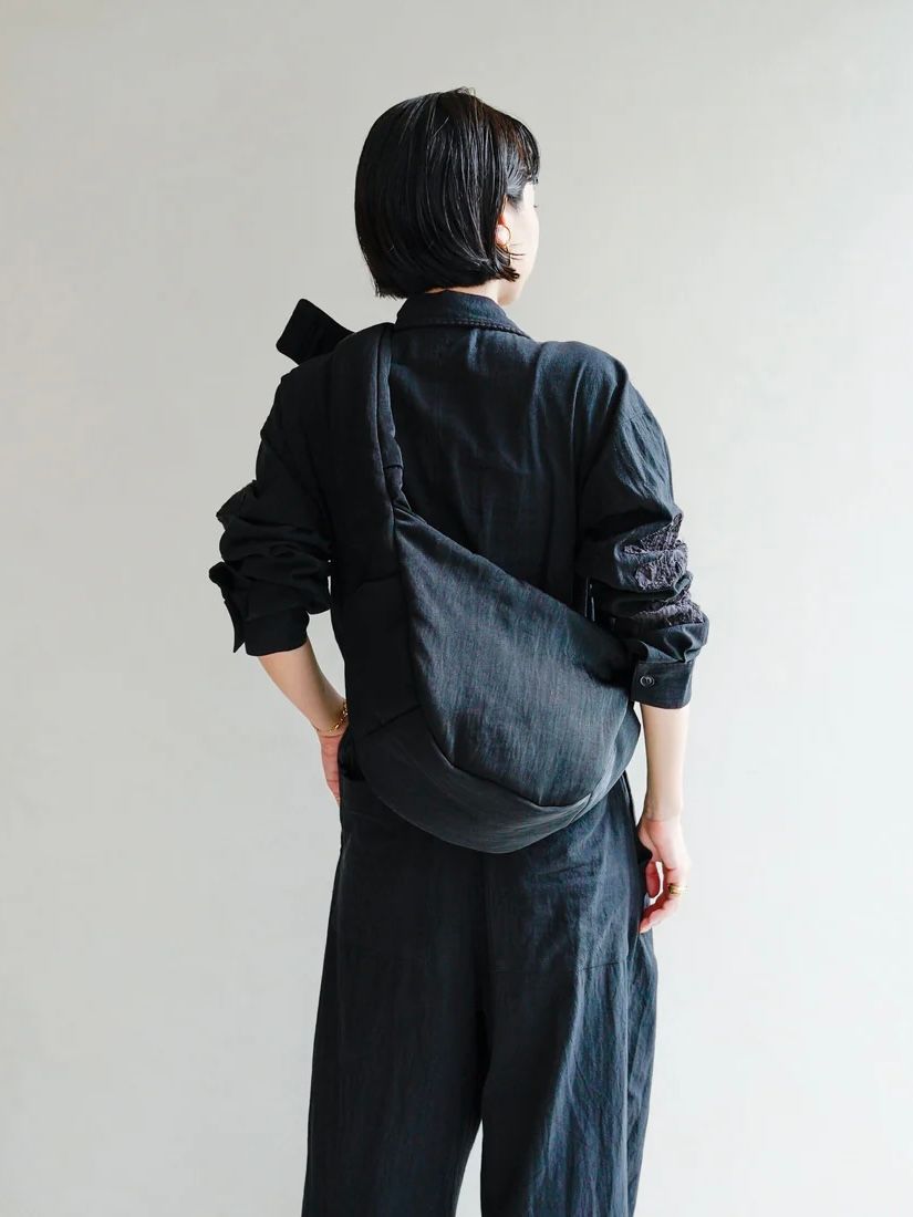 アニー パファー タウン ムーン バッグ / ANNIE PUFFER TOWN MOON BAG CERATO BRIGHT / ブラック