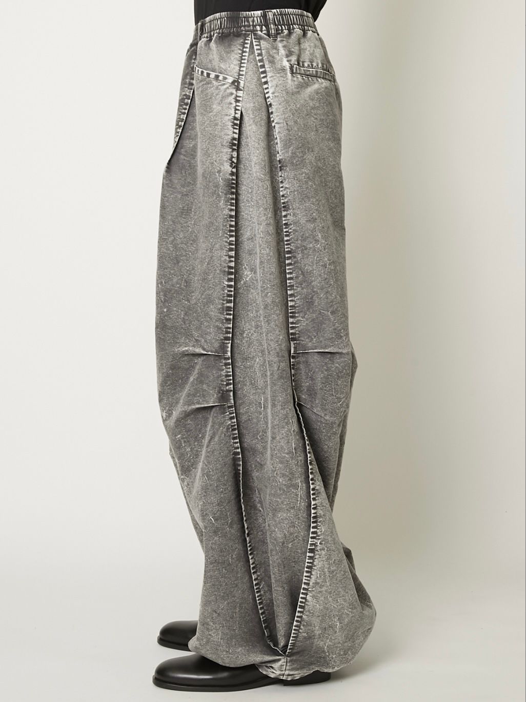 【26AW】タックド バルーン デニム / TUCKED BALLOON DENIM / ライト グレー