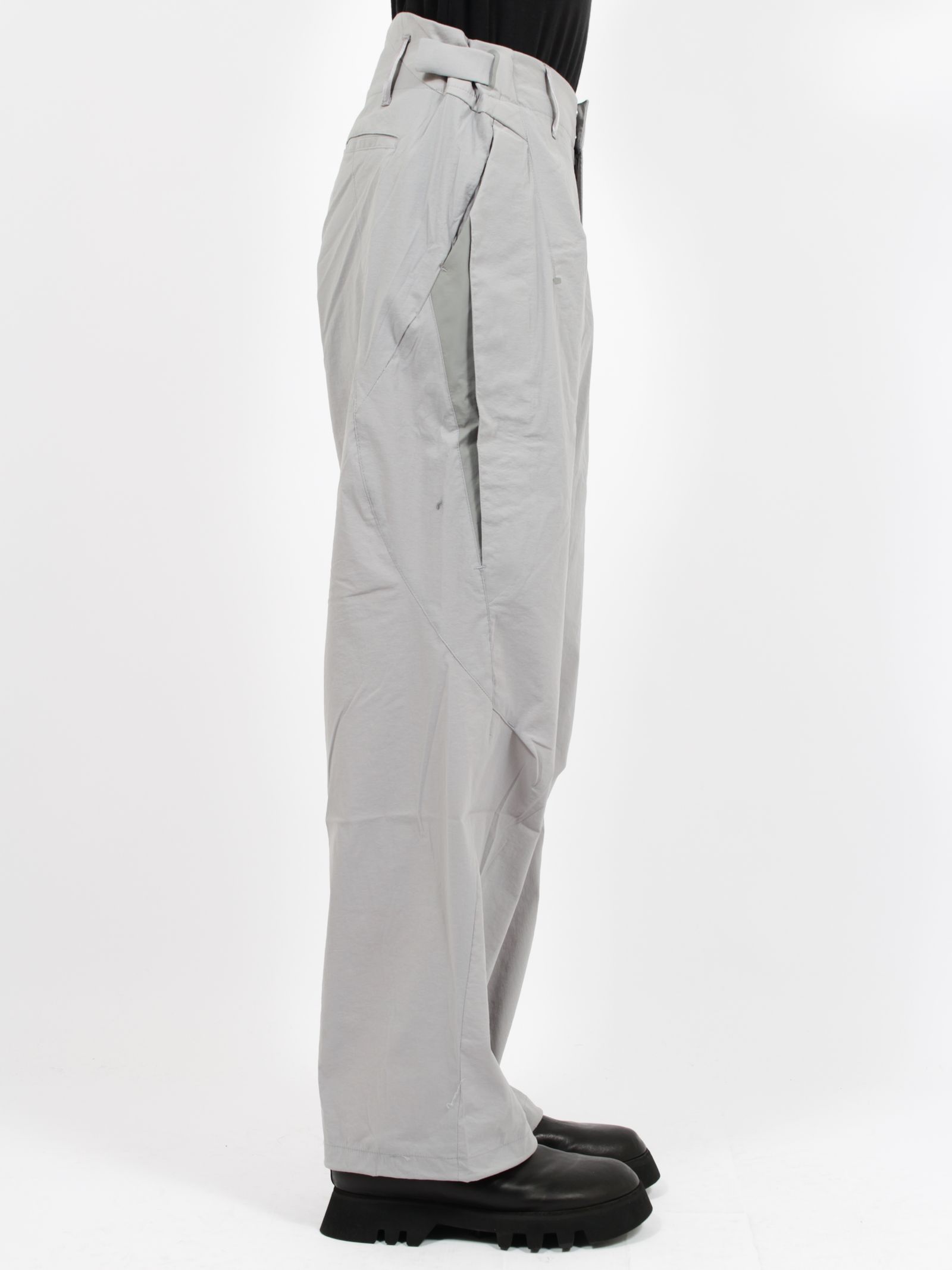 【26SS】ウェーブ テーパード パンツ / WEAVE TAPED PANTS / グレー