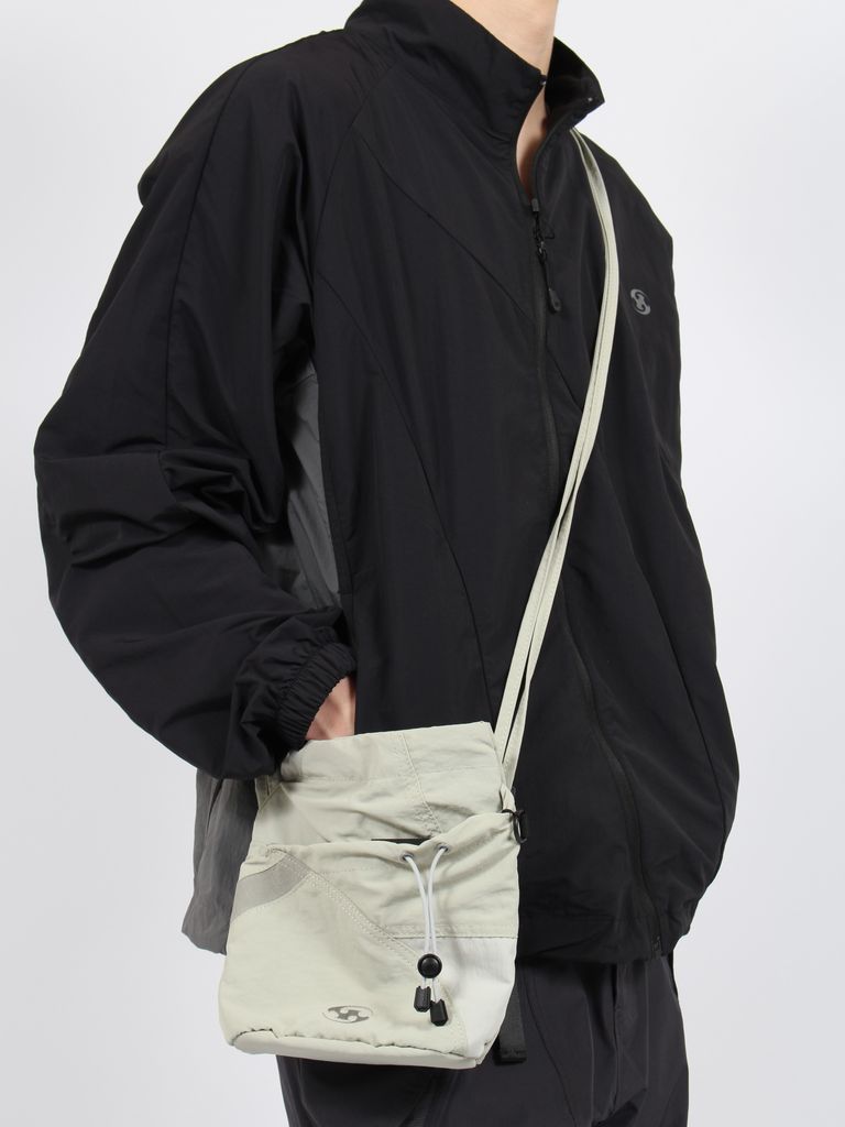 SAN SAN GEAR - 【24SS】クロスバッグ / CROSS BAG / グレー | STORY