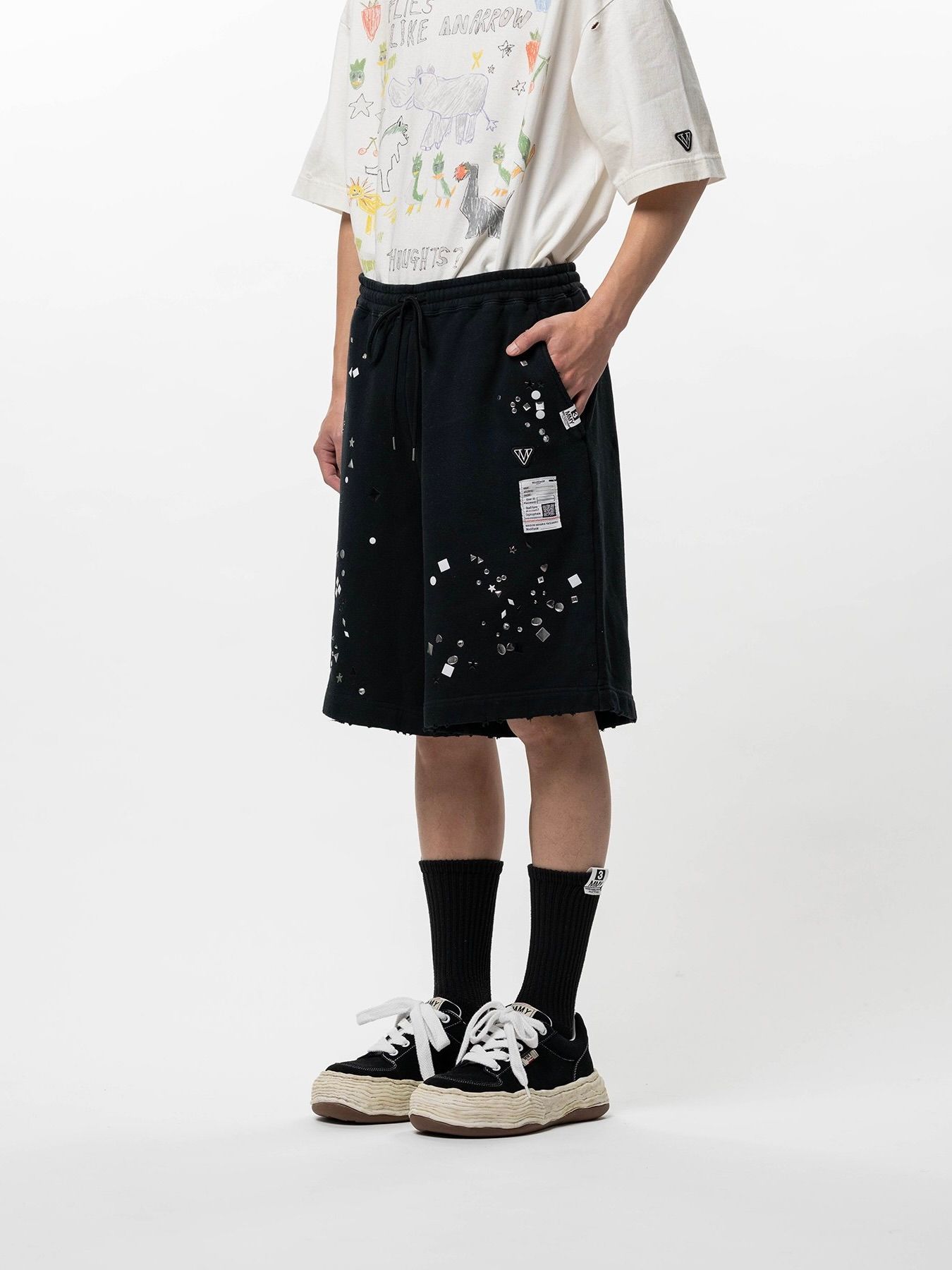 【26SS】ステッカーデザイン スウェット ショーツ / EMBELLISHED SHORTS / ブラック