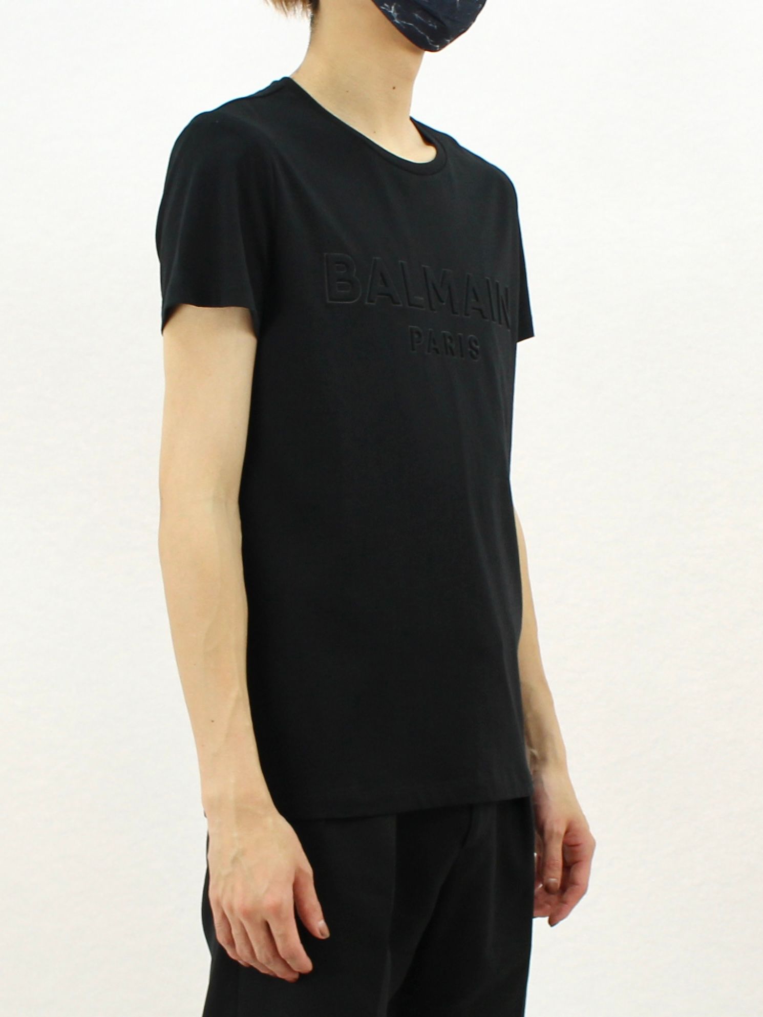 エンボスロゴ Tシャツ / EMBOSS LOGO T-SHIRT / ブラック - XS - ブラック