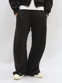 【25SS】3D ツイステッド ラウンジ ワイド パンツ / 3D TWISTED LOUNGE WIDE PANTS /  DARK BROWN(ダークブラウン)