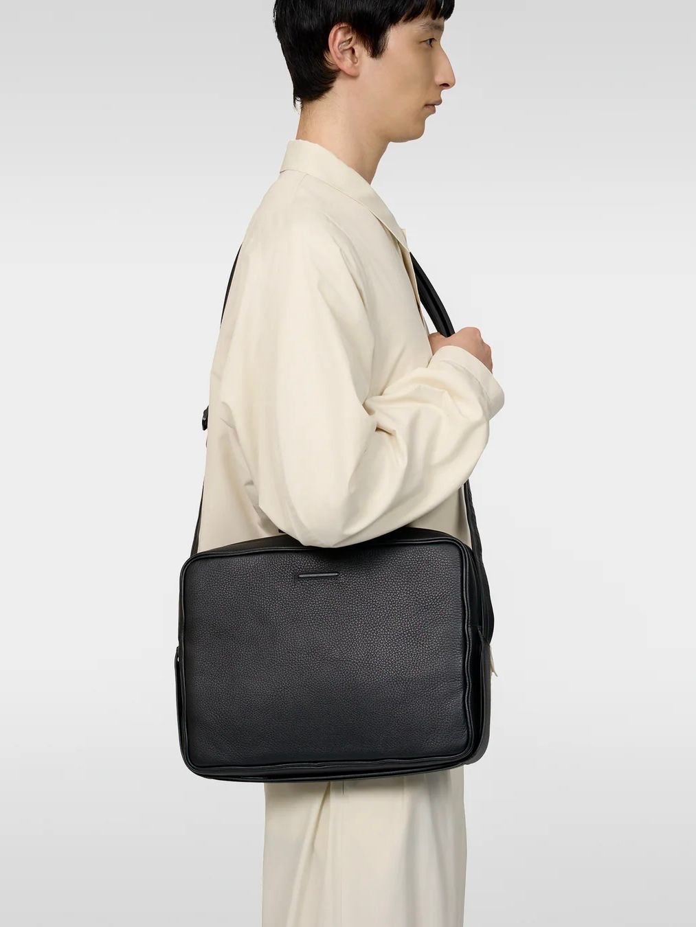 ソフトショルダーバック ラージ / SHOULDER BAG FOR LAPTOP / ブラック