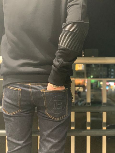 同系色でスタイリッシュに!BALMAINのアイテムを使用したコーディネート!