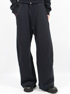 【25AW】 3D ツイステッド ラウンジ パンツ スウェット パンツ / 3D TWISTED LOUNGE PANTS / BLACK(ブラック)