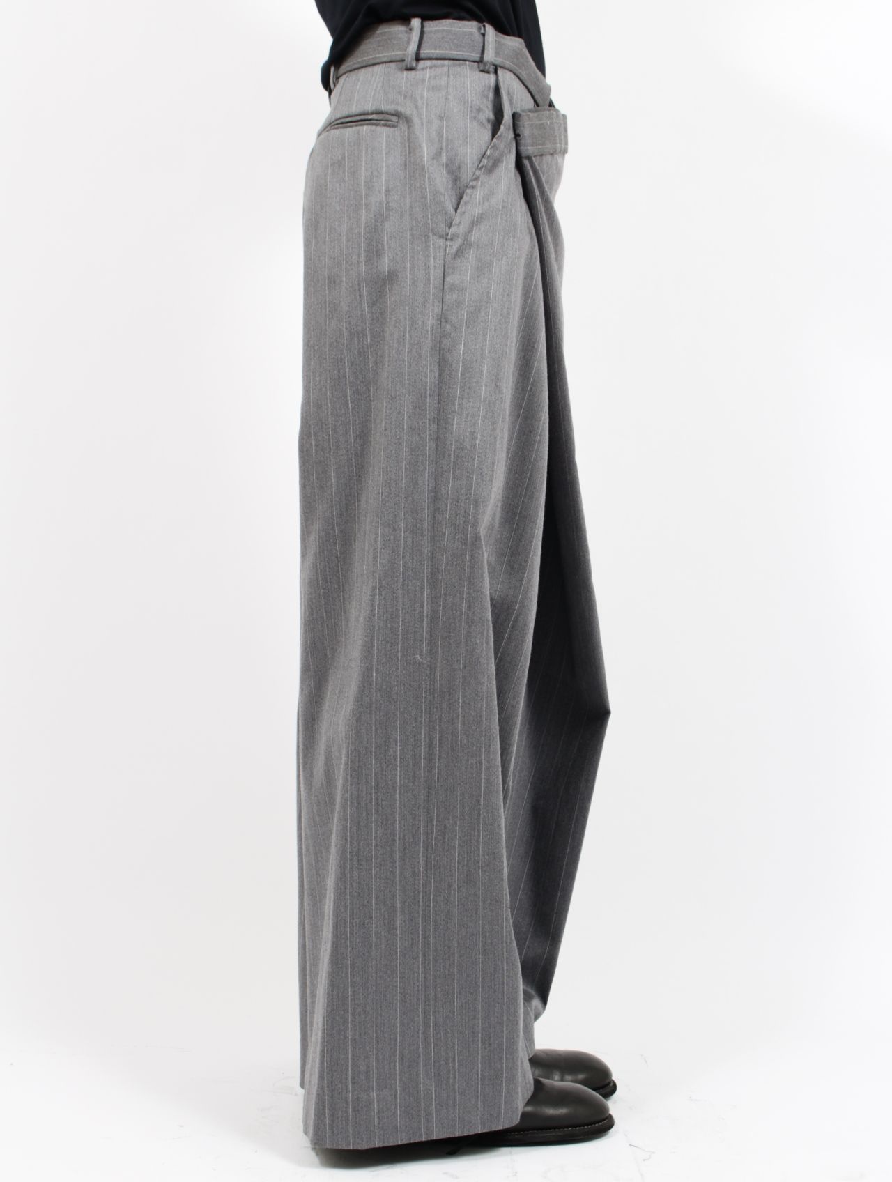 【26SS】ストライプ ラップ パンツ / WRAP PANTS / グレー