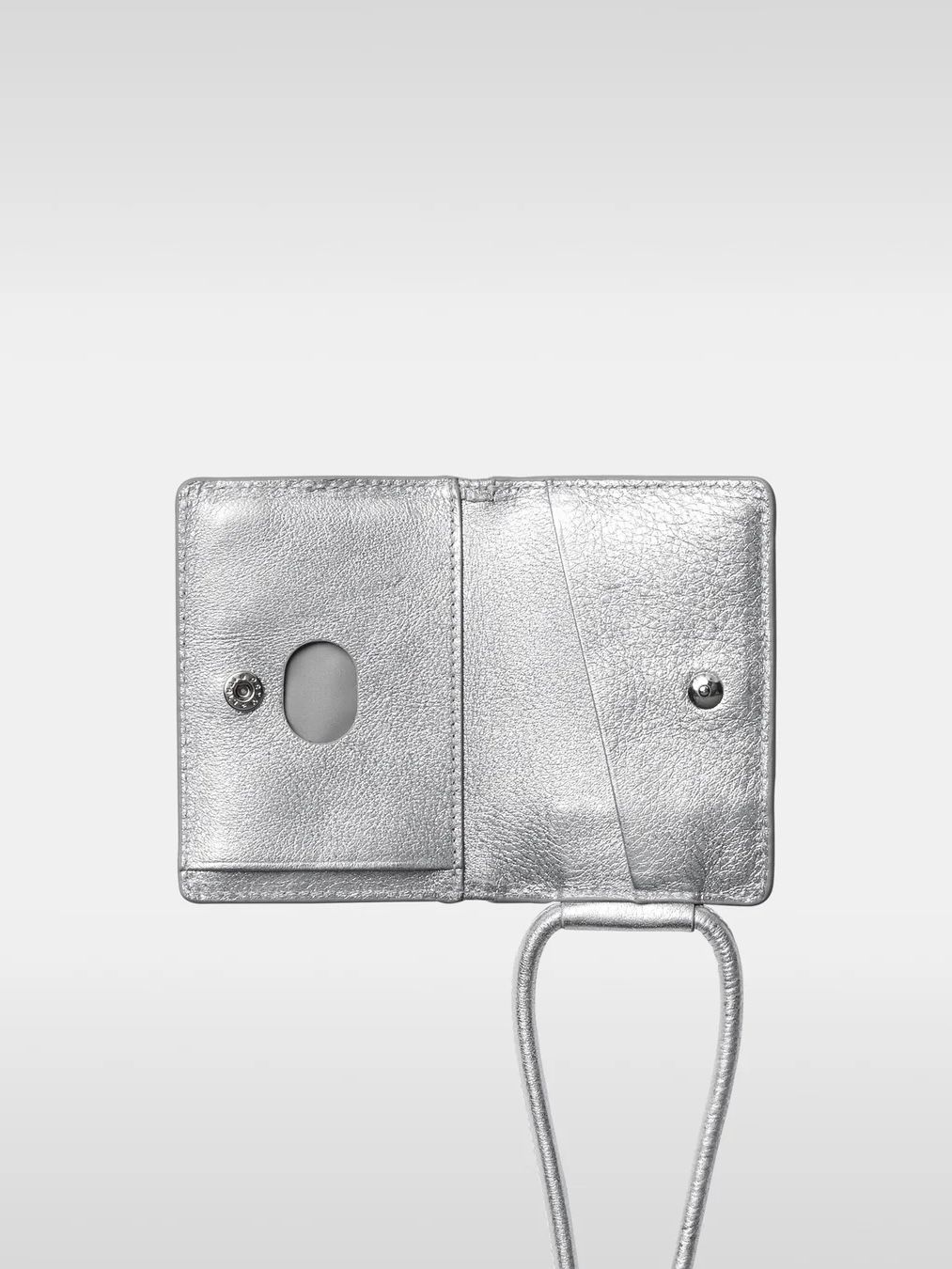 レザーストラップ付アイフォンアクセサリー ウォレット / STRAPPED ACCESSORY WALLET / シルバー