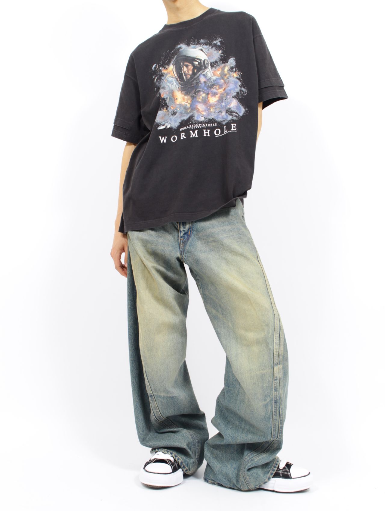 【国内買付】DAIRIKU Movie WORMHOLE ムービー プリント Tシャツ DAIRIKU - 【25AW】映画 オリジナルグラフィック ムービー T