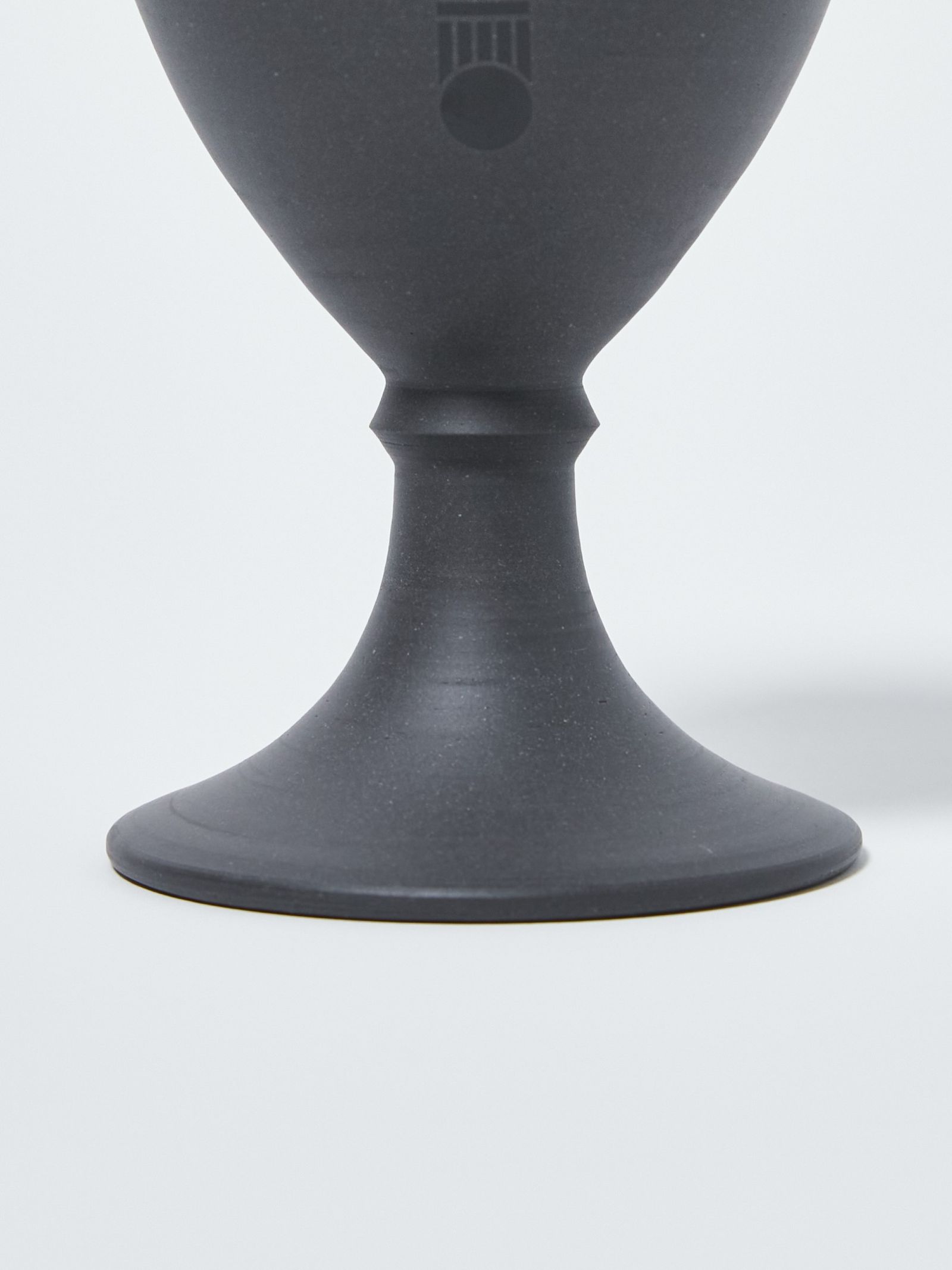 HIROTAKE IIDA 別注 磁器 ワイングラス / SEIHAI : PORCELAIN WINE GLASS / ブラック