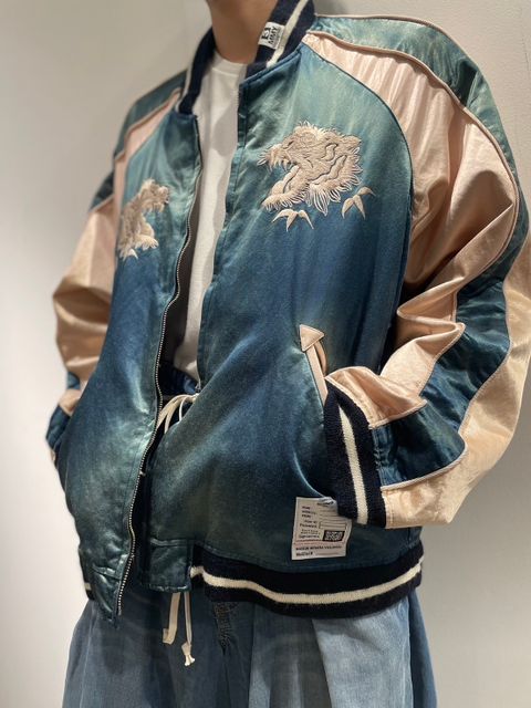 現代の流行を取り入れたヴィンテージライクコーディネート