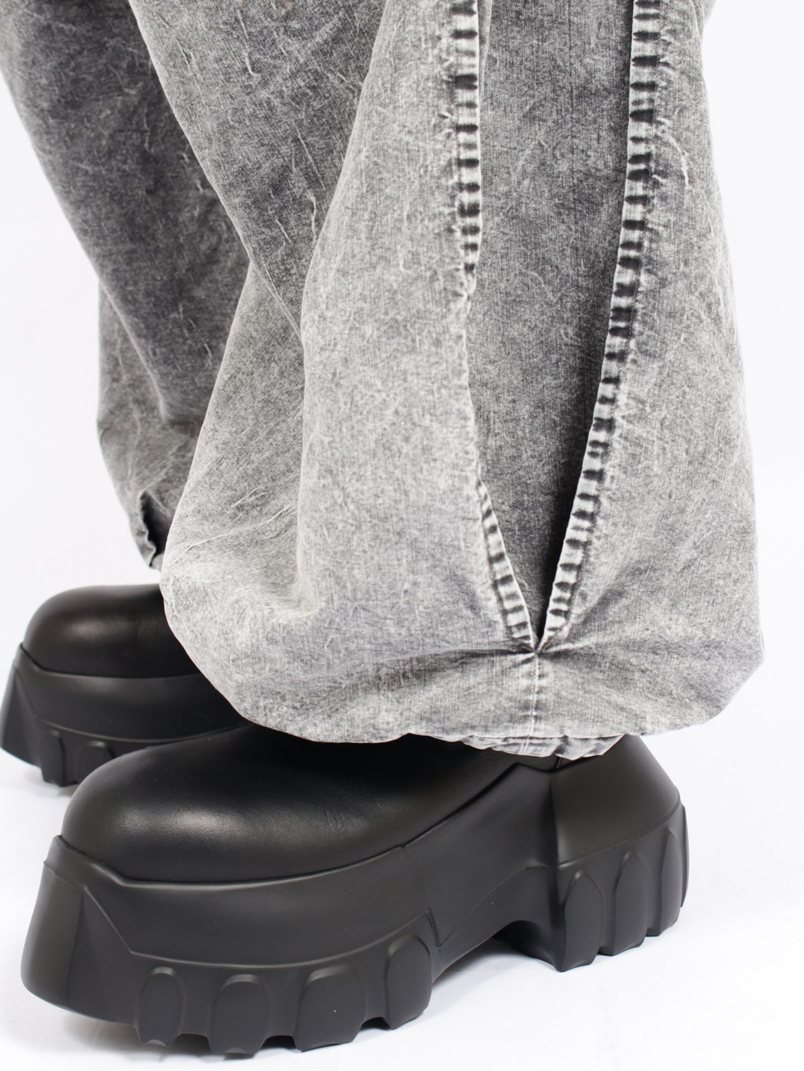 【26AW】タックド バルーン デニム / TUCKED BALLOON DENIM / ライト グレー