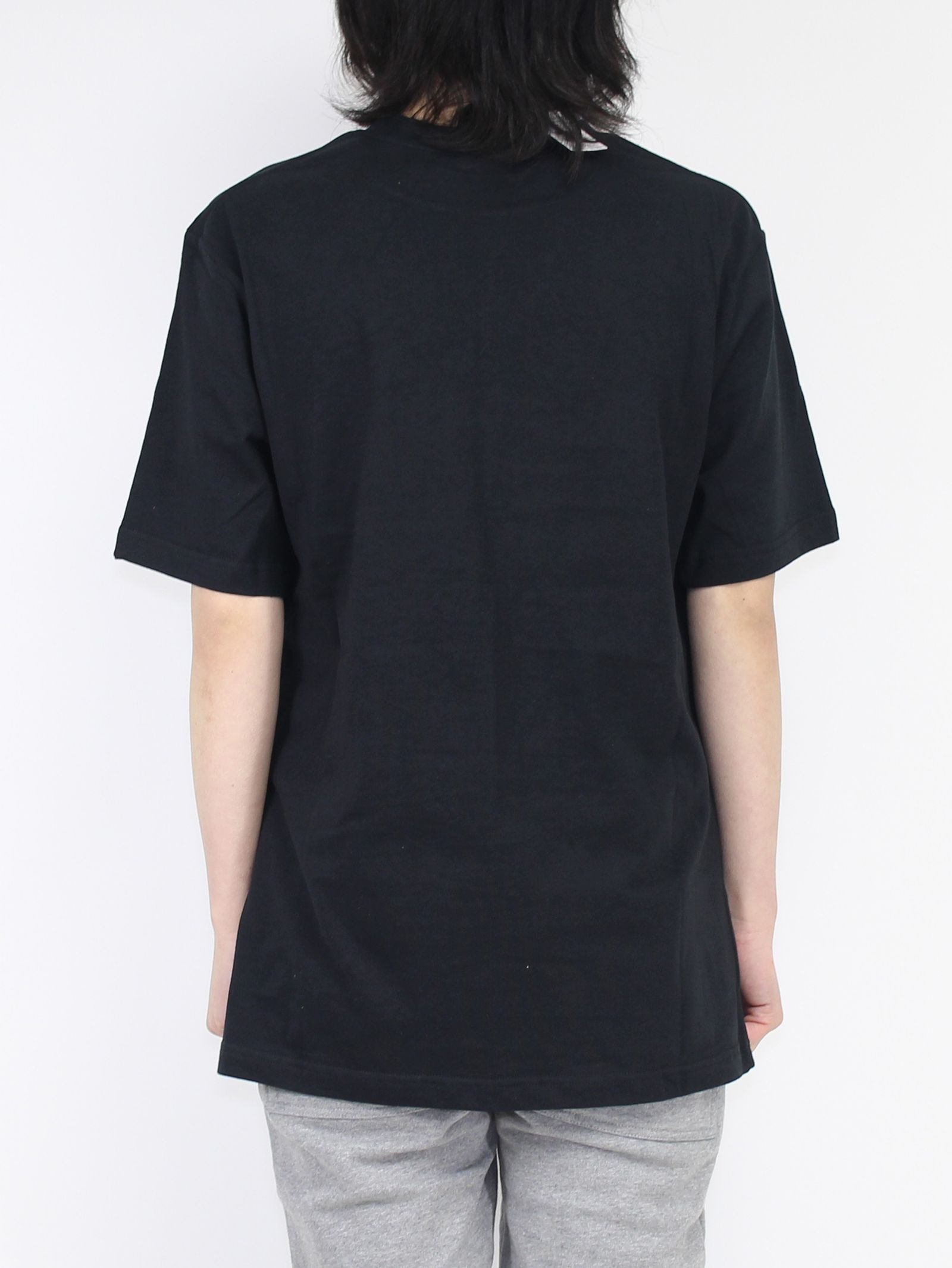 刺繍ロゴ Tシャツ / BLACK T-SHIRT WITH MULTICOLOR LOGO / ブラック × マルチ