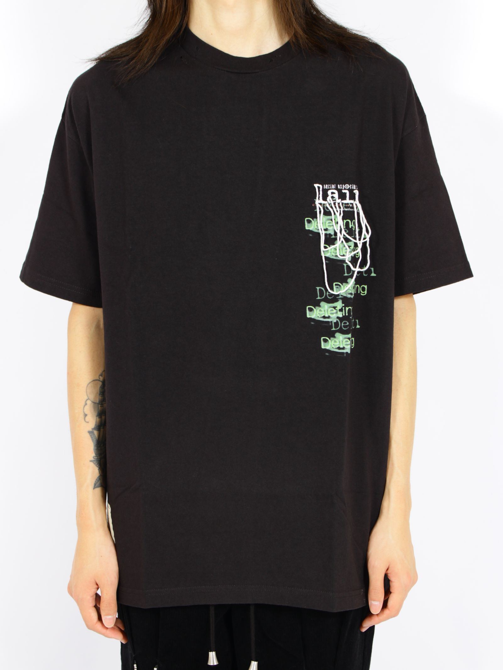 【26AW】バックプリント セブ VS レイン ショート スリーブ Tシャツ バージョン キュータ 半袖 カットソー / SEV VS LAIN S/SL TEE VER,Q-TA / ブラック