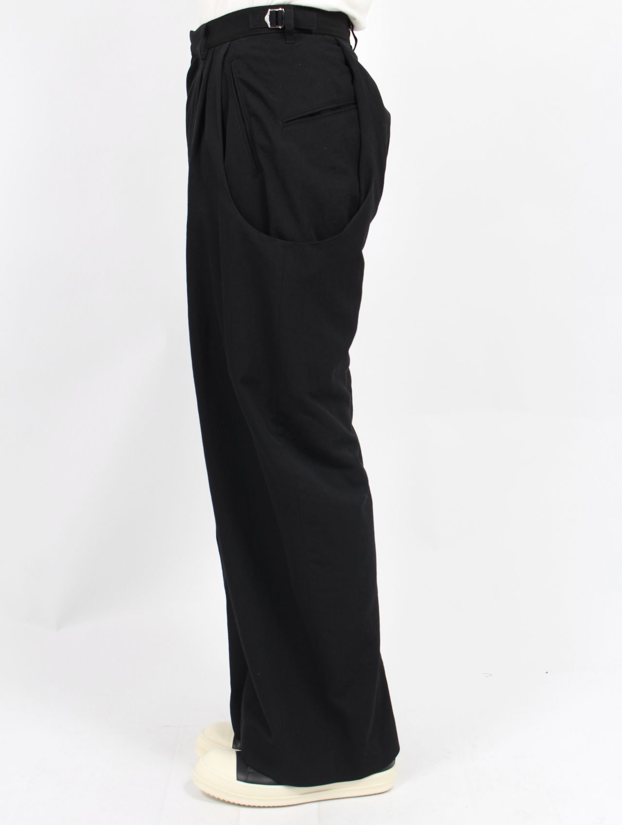 NVRFRGT - 【25SS】2タック カーブド レッグ トラウザー / 2TUCK