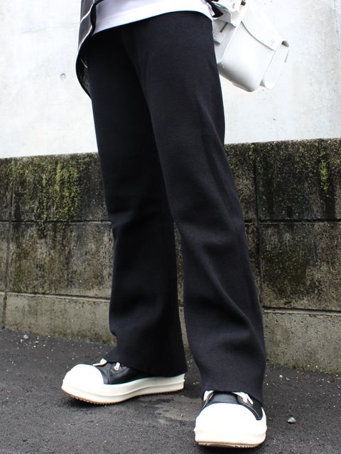 夏でも着れるニット??sulvamニットを使用したモノトーンコーデ