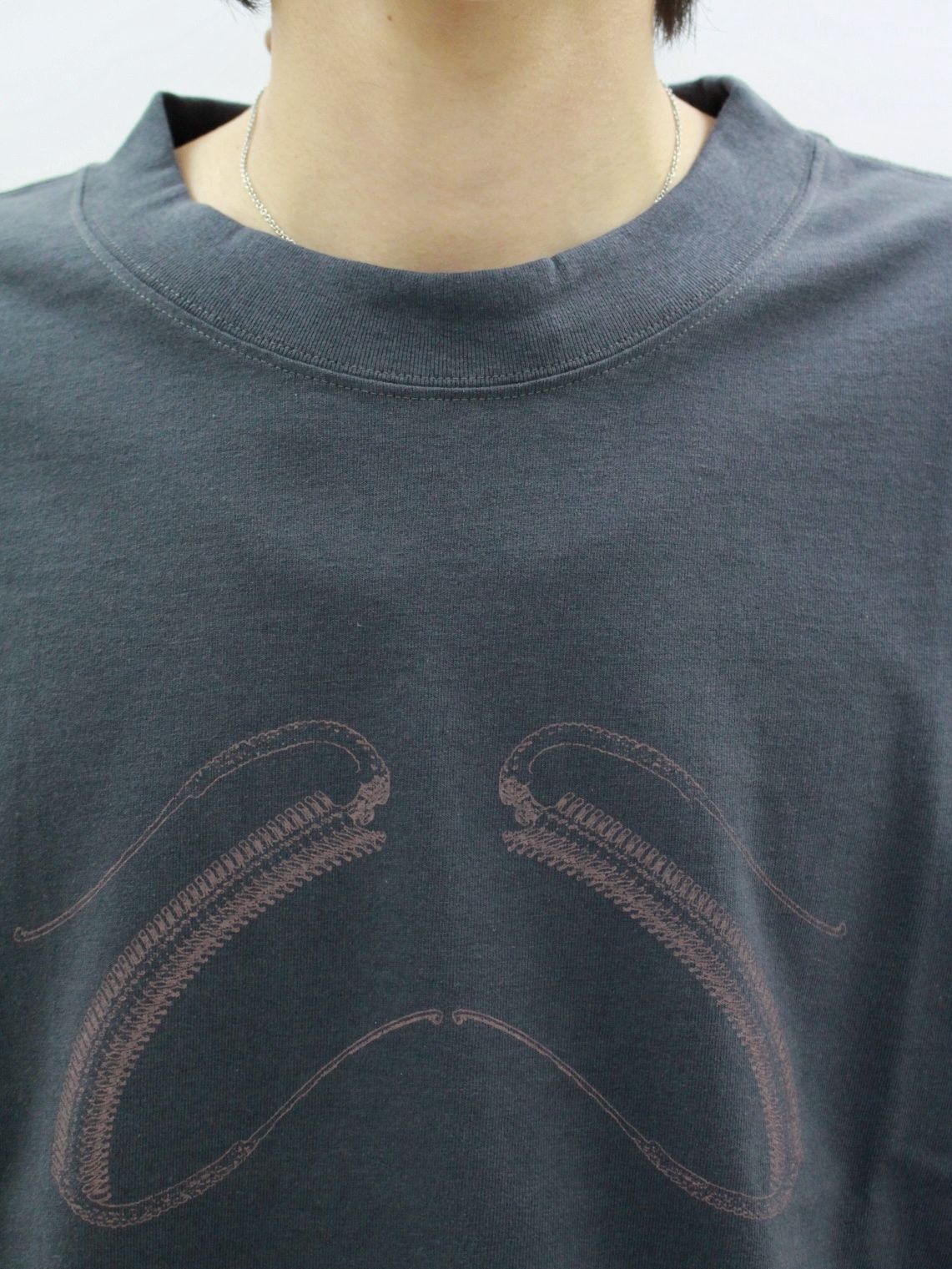 【25AW】25 ロングスリーブ Tシャツ / 25 LS TEE (×Jinjinneedle) / チャコール