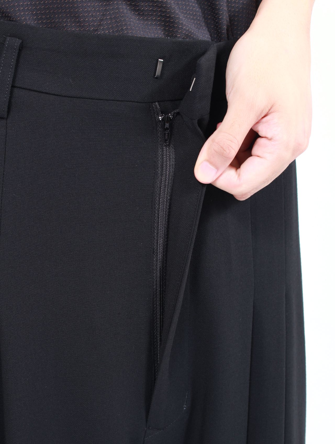 【25AW】ウールサージ ハイウエスト トラウザー / WOOL SERGE HI-WAIST TROUSERS / ブラック