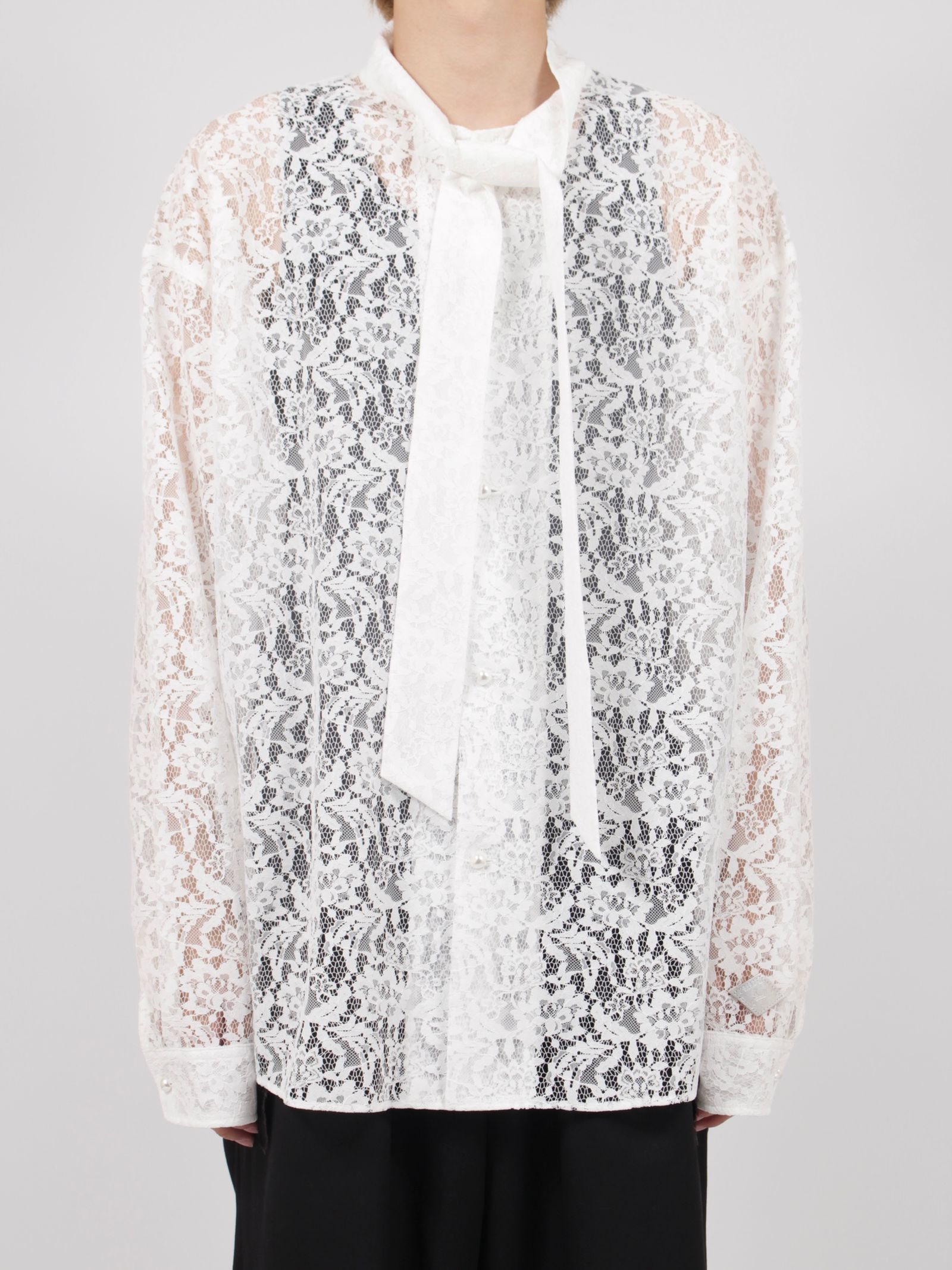 【26AW】フラワーレース ボウタイ シャツ / FLOWER LACE BOW TIE SHIRT / ホワイト