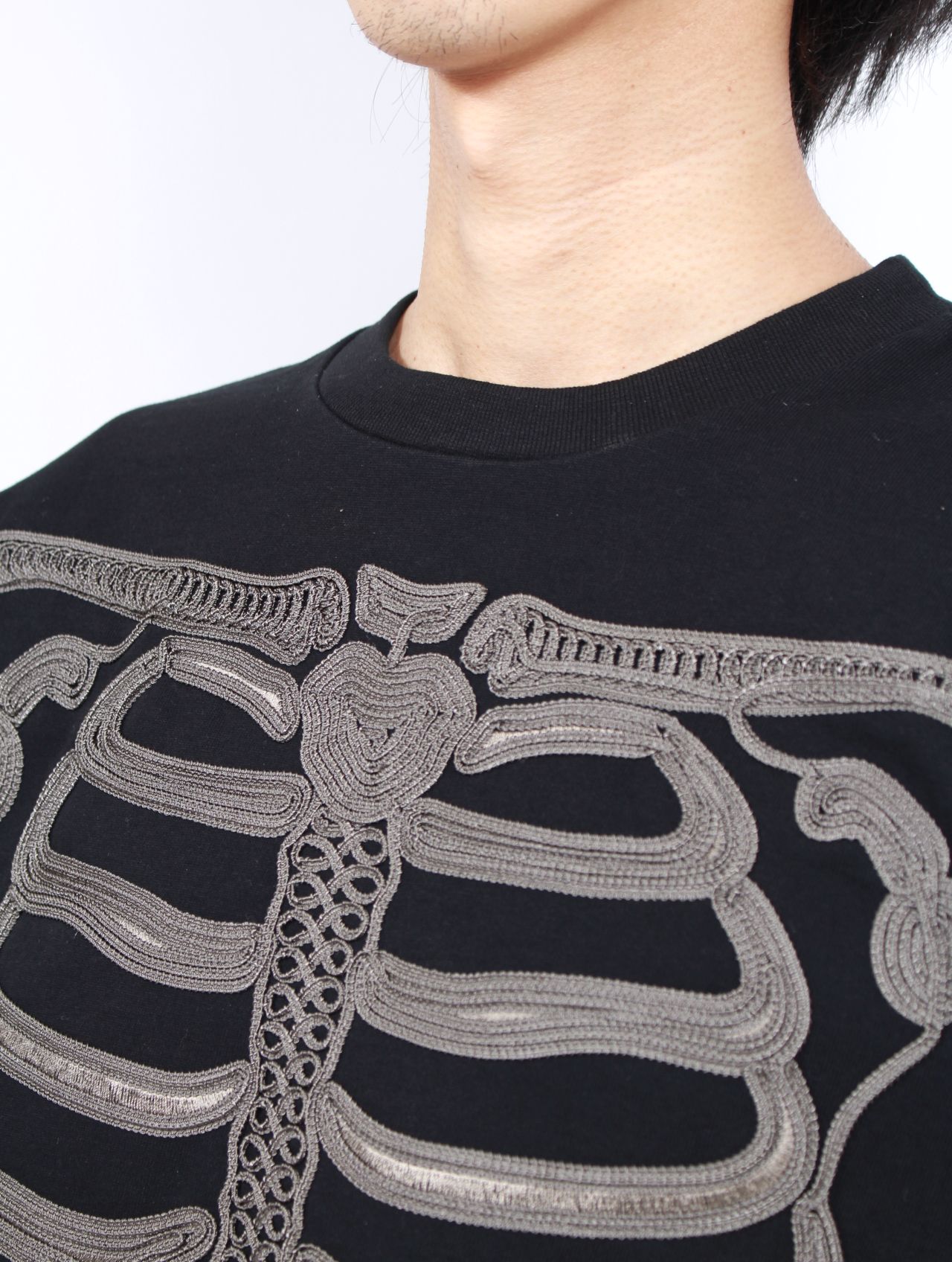 el conductorH - 【25SS】コード 刺繍 Tシャツ 'ボーンズ 半袖