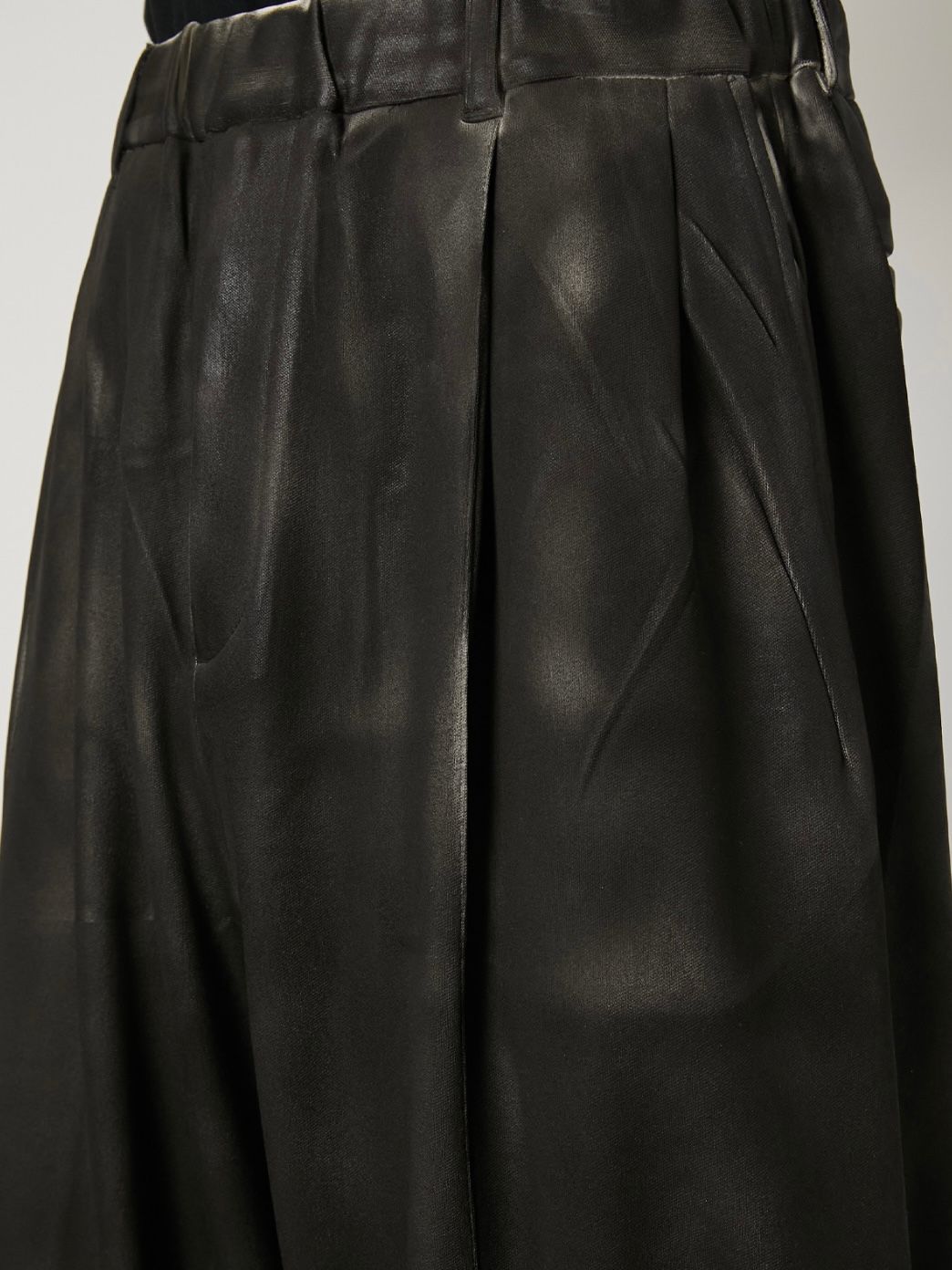 【26SS】レザーライク トラック パンツ / TRACK WIDE PANTS / ブラック