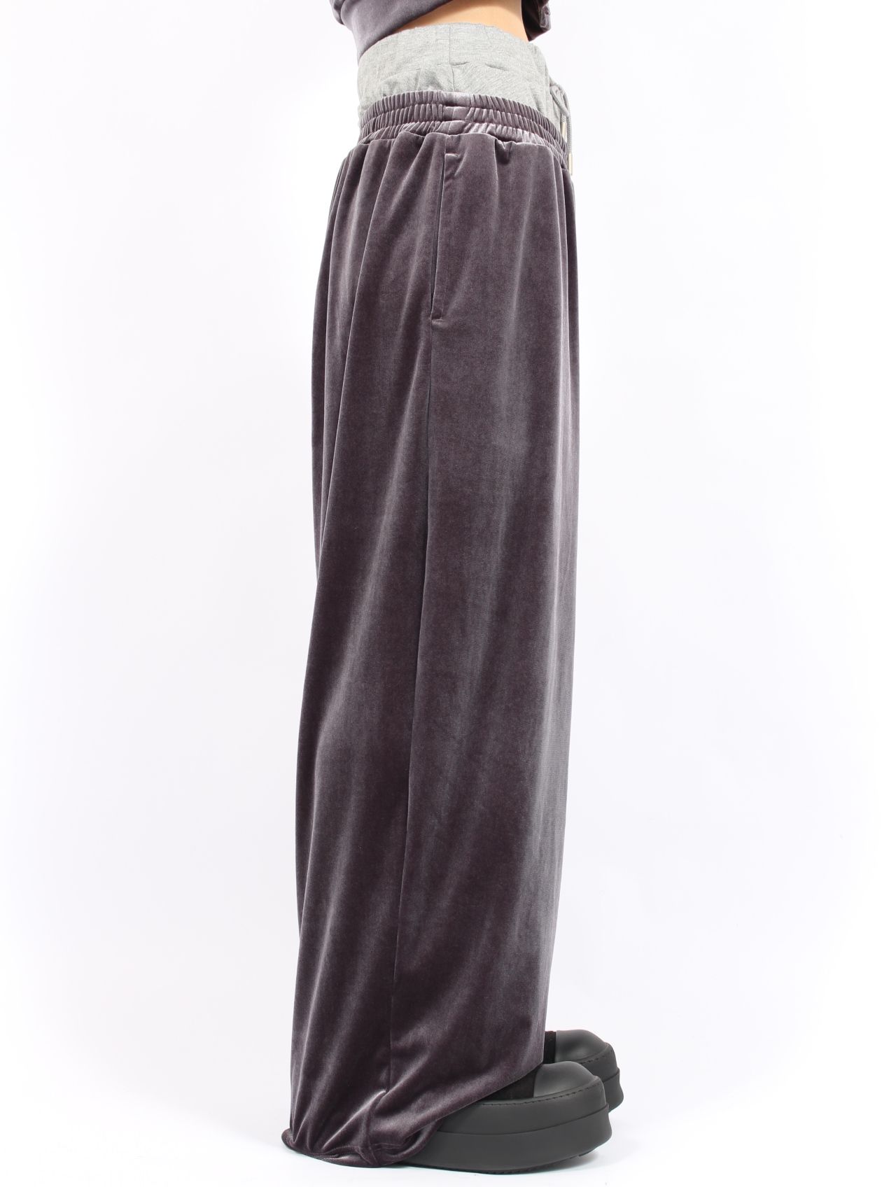 【25AW】レイヤード ベルベット トラウザーズ / LAYERED VELVET TROUSER / グレー