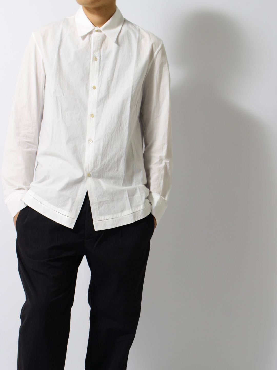 【25SS】ハンドステッチ ヘム ボンバー リラックス フィット シャツ / HAND-STITCHED HEM BORDER  RELAXED FIT SHIRT / ホワイト