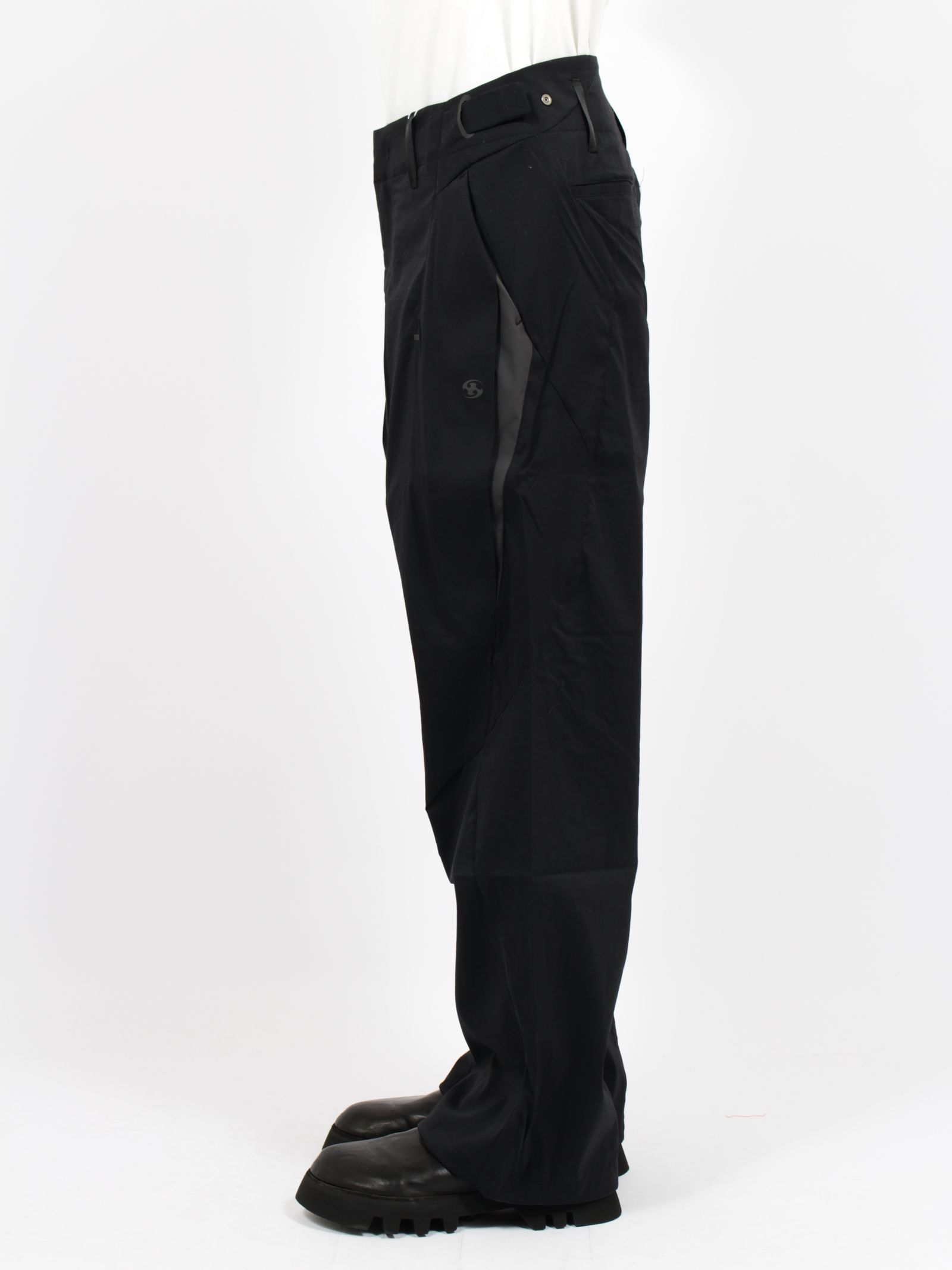 【26SS】ウェーブ テーパード パンツ / WEAVE TAPED PANTS / ブラック