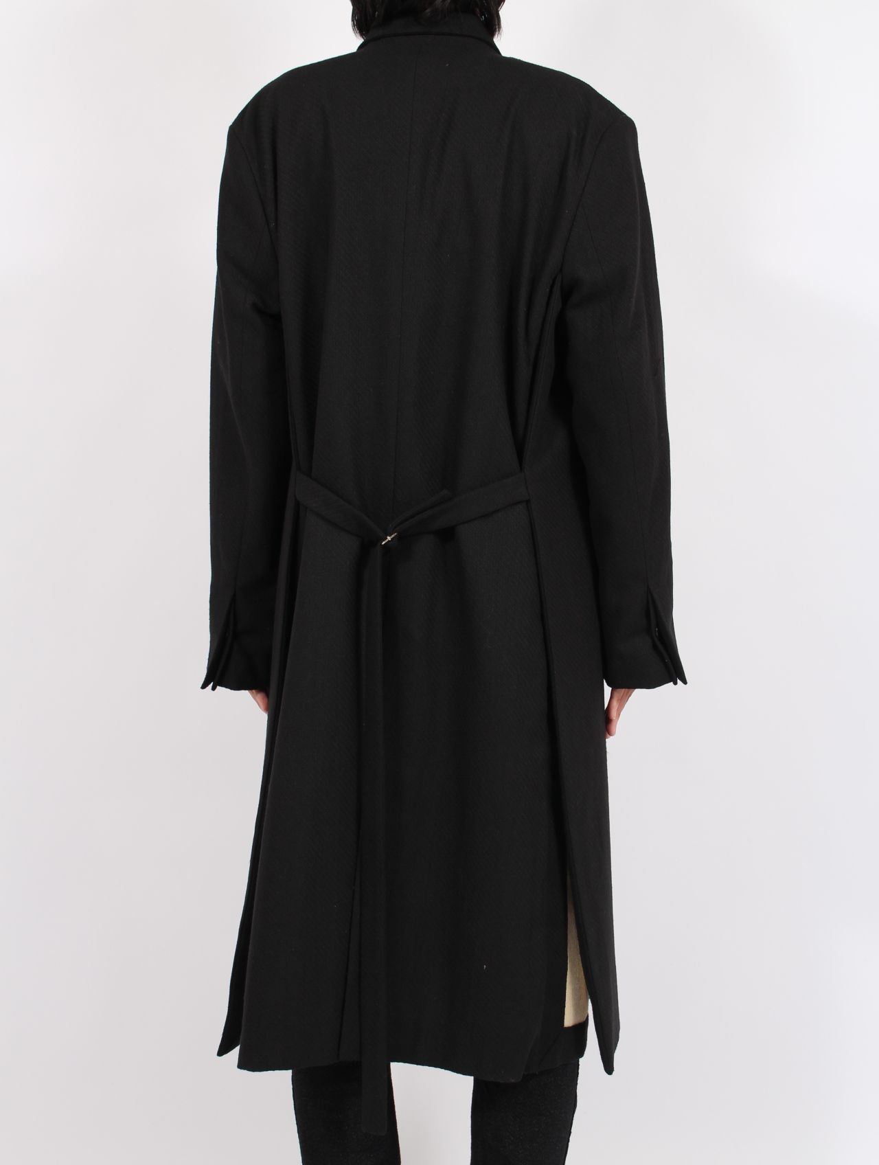 【25AW】ユニセックス リラックス フィット アジャスダブル フロント ダブル パネル コート / UNISEX RELAXED FIT ADJUSTABLE FRONT DOUBLED PANEL COAT / オフホワイト+オフブラック