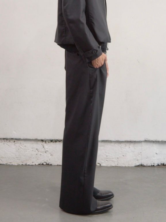 【26SS】 2タック カーブド レッグ トラウザー / 2TUCK CURVED LEG TROUSERS / BLACK(ブラック)