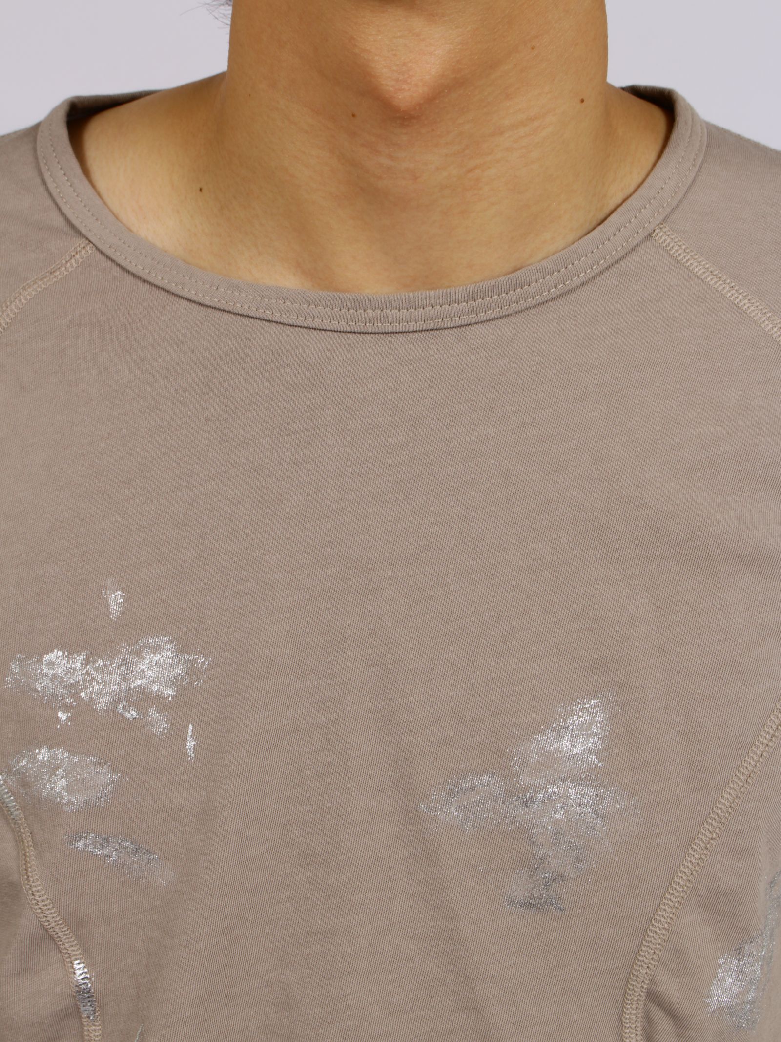 【26AW】フォイル プリント スプラッター ロング スリーブ Tシャツ 銀箔 長袖 カットソー / FOIL PAINT SPLATTER LONG SLEEVE T-SHIRT / CLAY(ベージュ)
