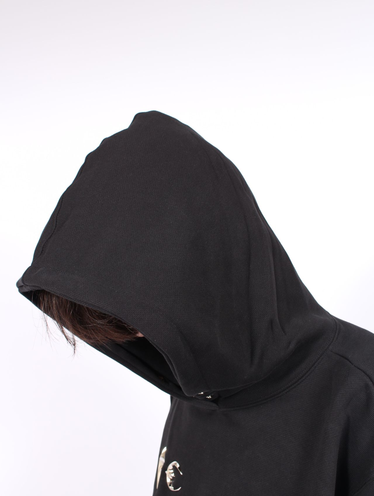 【25AW】アーマー フーディー TCロゴ スタッズ パーカー / ARMOR HOODIE / ブラック