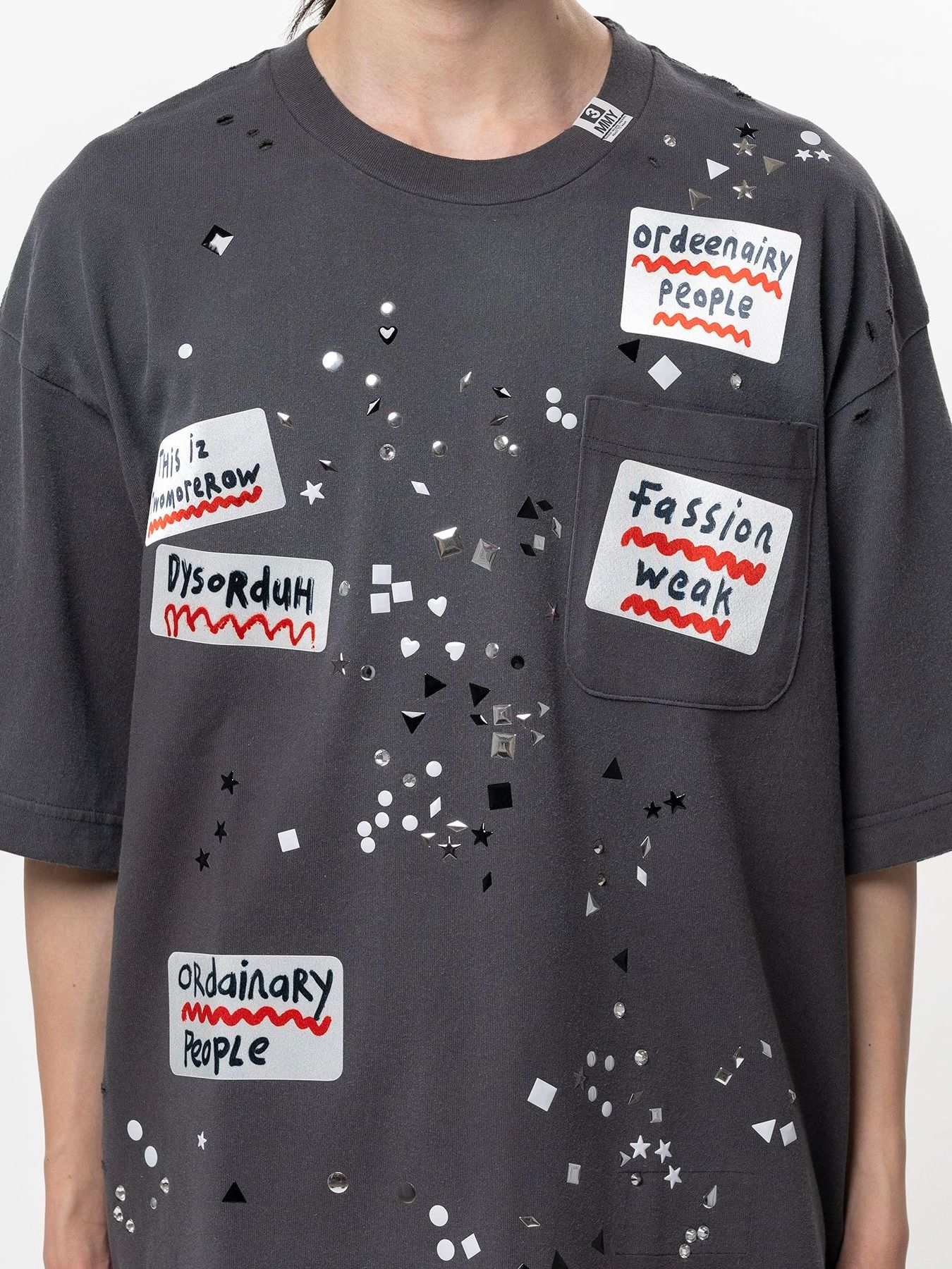 【26SS】エンブリッシュド ステッカー Tシャツ 半袖 カットソー  / EMBLLISHED STECKER T-SHIRTS / ブラック