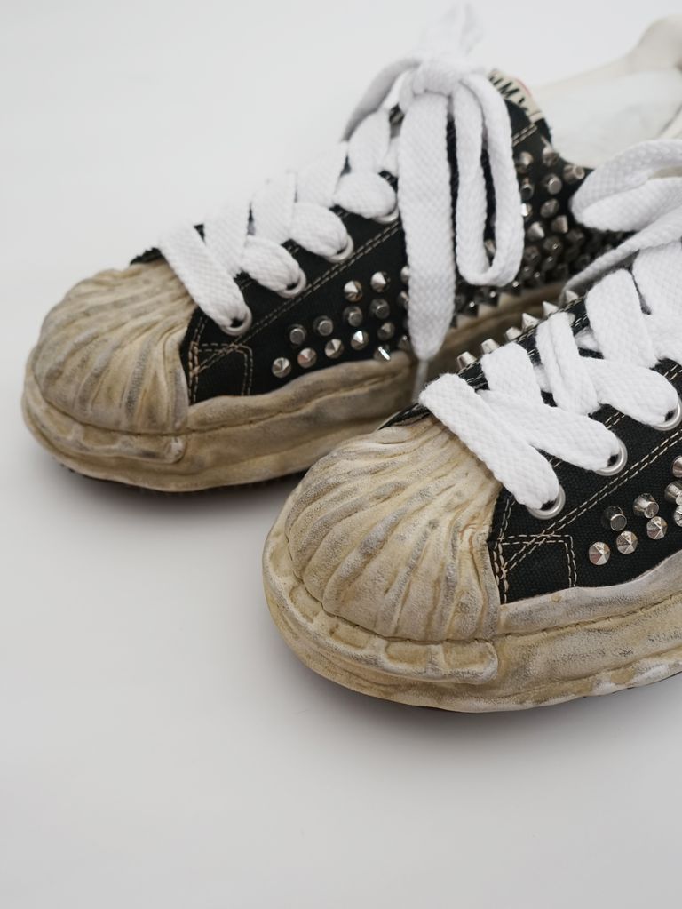 "ブレイキー"キャンバス スタッズ ローカット スニーカー / BLAKEY OG SOLE STUDDED CANVAS LOW-TOP SNEAKE / ブラック