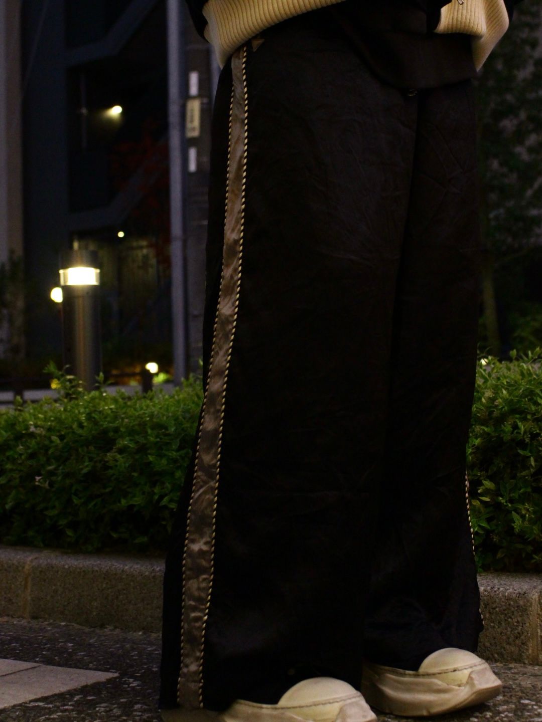 【25AW】サテン スーベニア トラウザー パンツ / SATIN SOUVENIR TROUSERS / ブラック