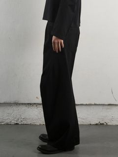 【24AW】3D ツイステッド ワイドレッグ ジーンズ / 3D TWISTED WIDE LEG JEANS / FADED BLACK(ブラック)