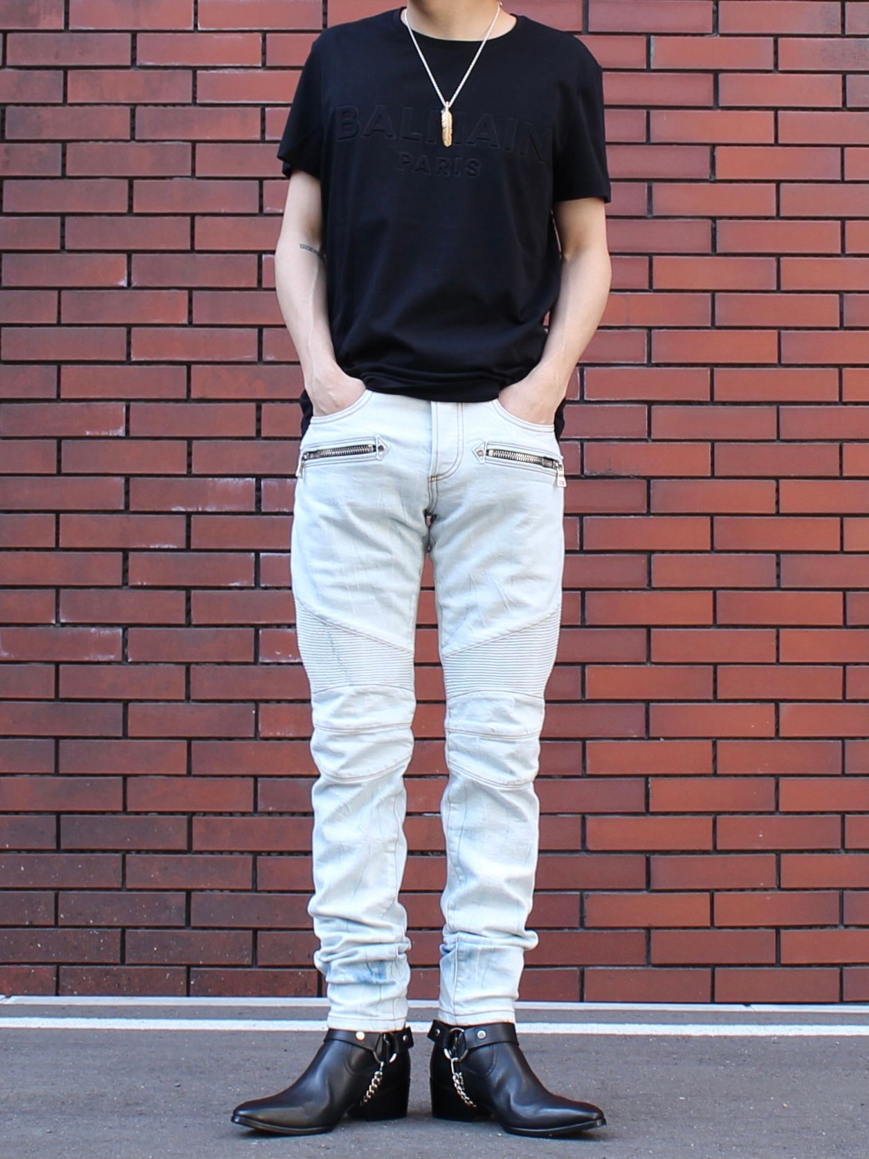 エンボスロゴ Tシャツ / EMBOSS LOGO T-SHIRT / ブラック