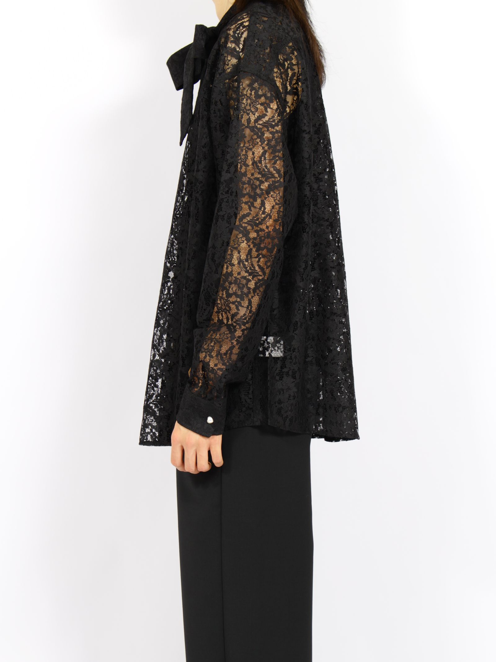 【26AW】フラワーレース ボウタイ シャツ 花柄レース 長袖シャツ / FLOWER LACE BOW TIE SHIRT / ブラック