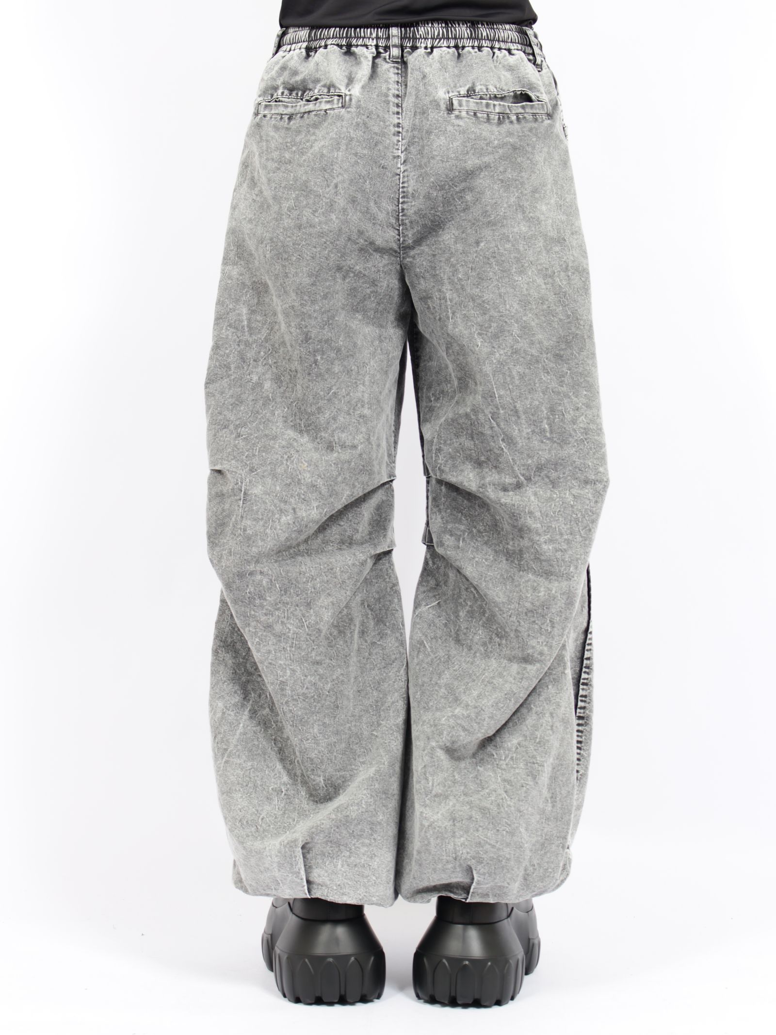 【26AW】タックド バルーン デニム / TUCKED BALLOON DENIM / ライト グレー