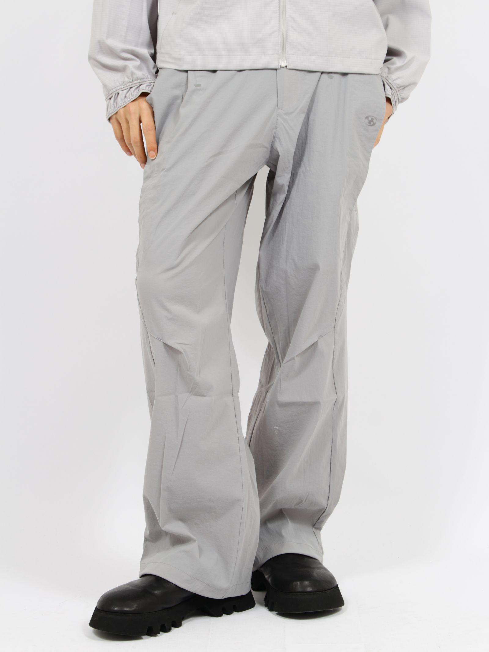 【26SS】ウェーブ テーパード パンツ / WEAVE TAPED PANTS / グレー