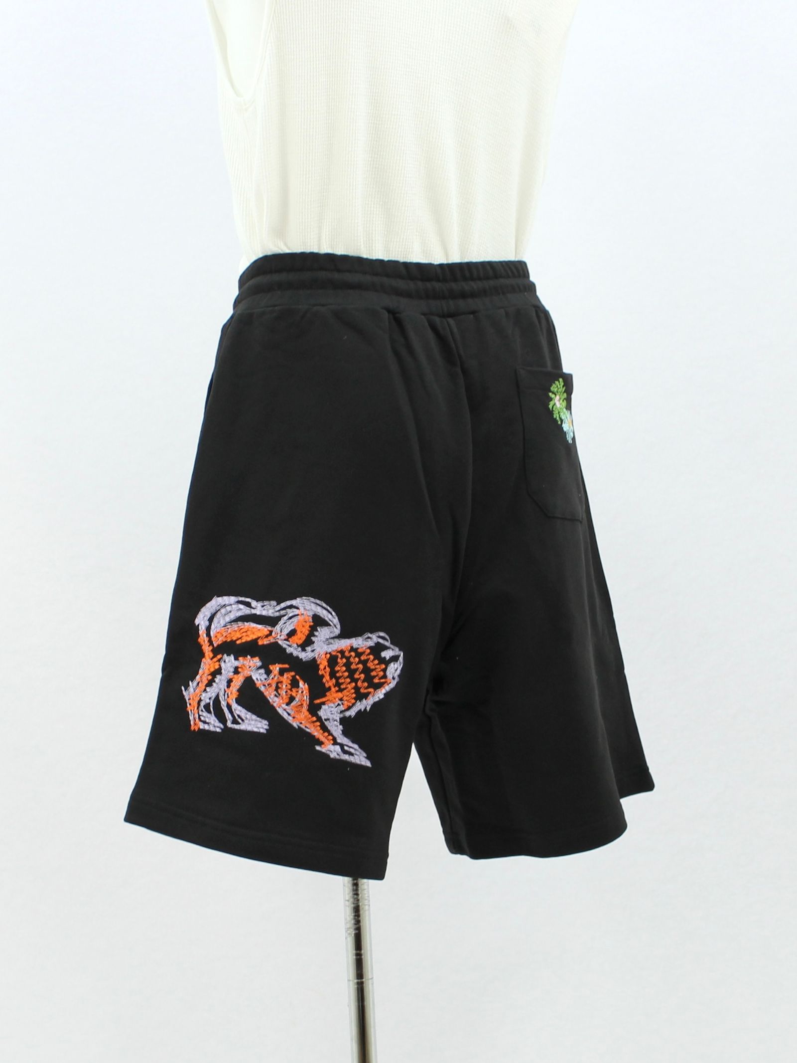 刺繍ロゴ ハーフパンツ / SHORT PANTS EMBROIEDE / ブラック × マルチ