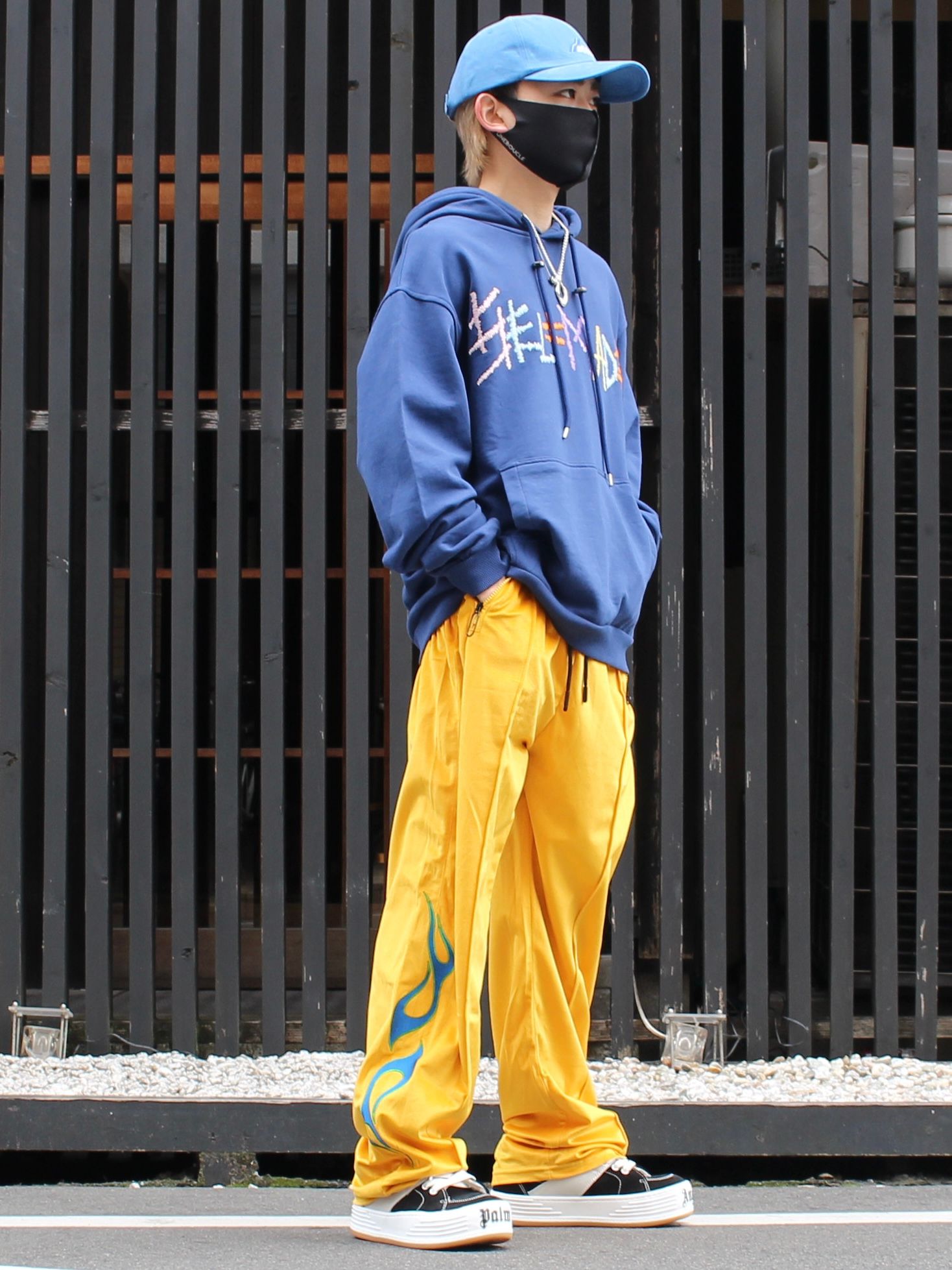 刺繍ロゴ フーディー / BLUE NAVY HOODIE WITH MULTICOLOR LOGO / ブルーネイビー × マルチ