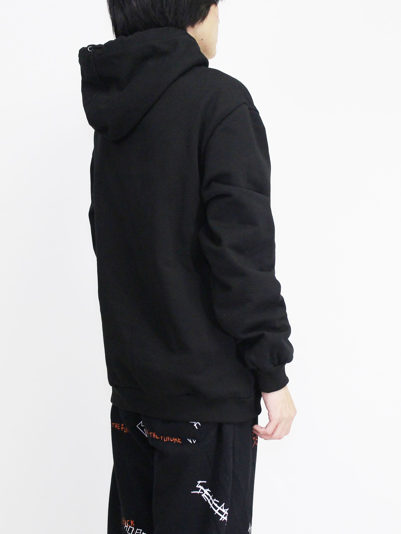 【20AW】刺繍柄 ダメージ加工 パーカー / BLACK  HOODIE  WITH  RIPPED  EMBROIDERY / ブラック × オレンジ