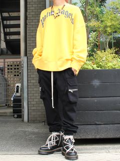 鮮やかな黄色が決め手!ハイエンドなストリートスタイル