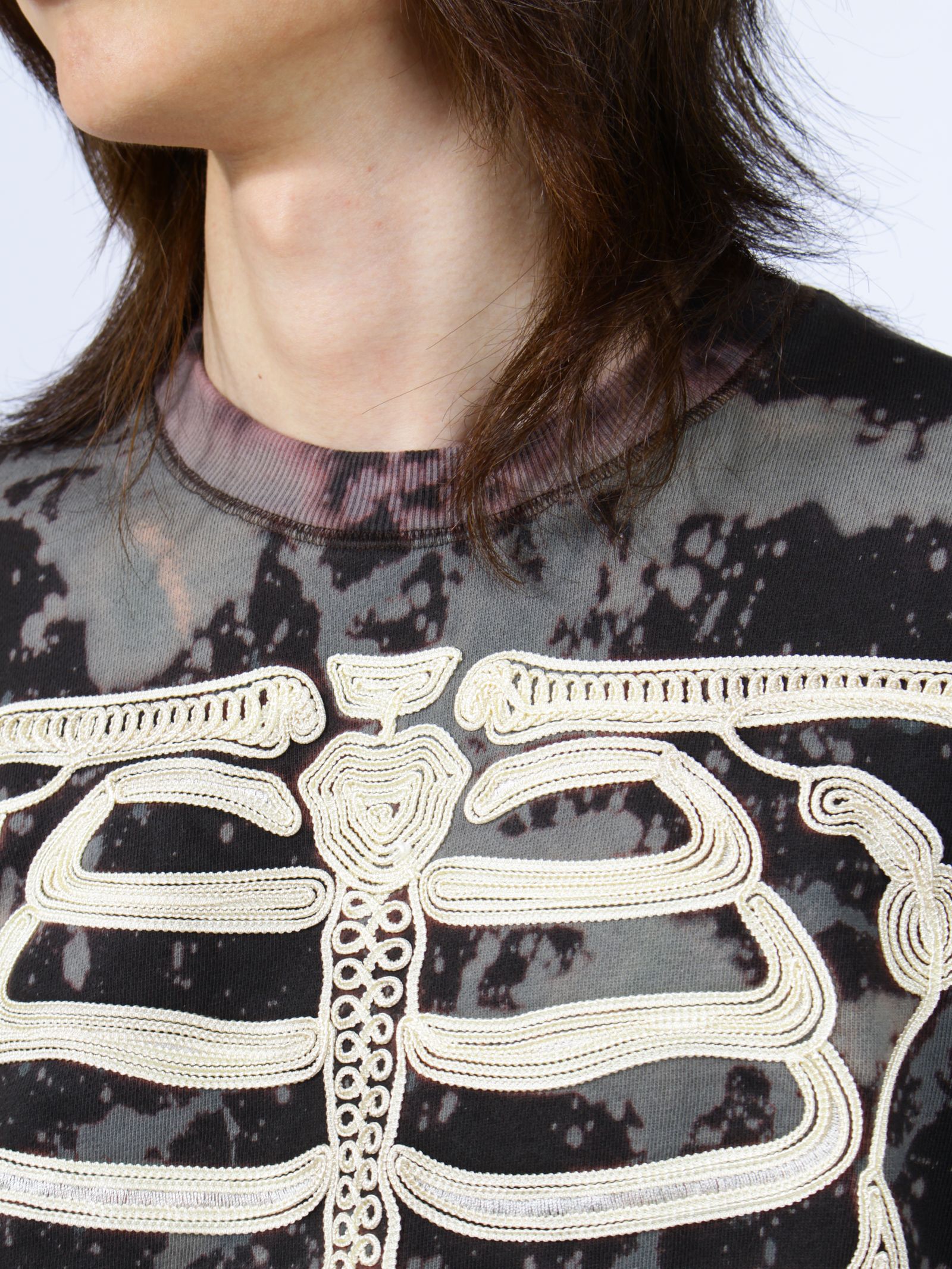 【26SS】コード 刺繍 コットン ブリーチ クルーネック セーター "ボーン" / CORD EMBROIDERED COTTON BLEACH CREWNECK SWEATER 'BONES / マルチ