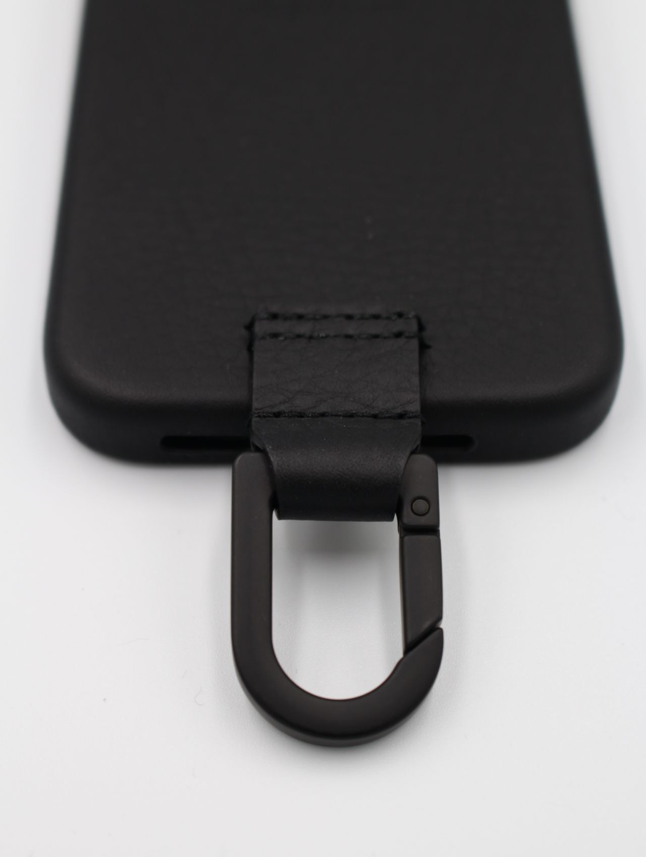 objcts.io - 【25SS】カラビナ付アイフォンケース / CARABINER