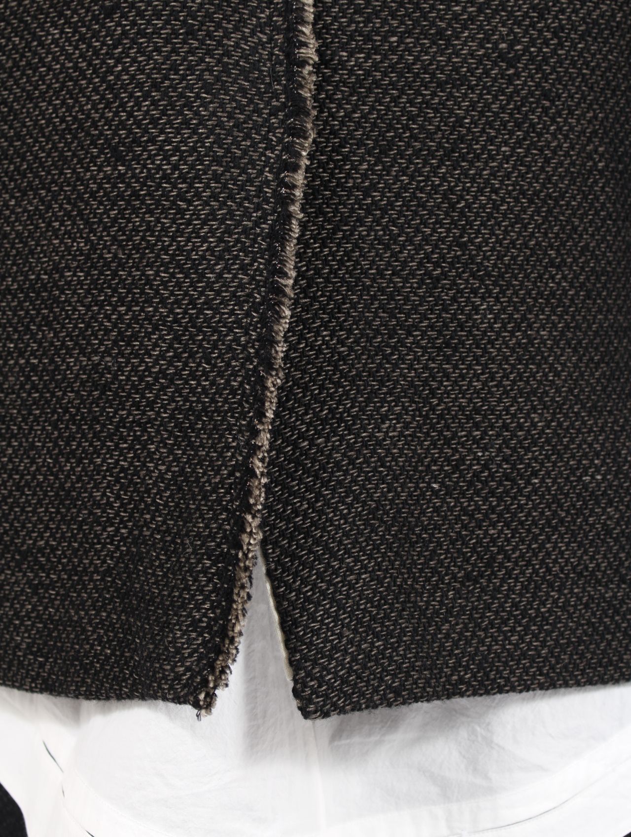 【25AW】ユニセックス フィット ラウンド ネック ショート ジャケット ウィズ 925 シルバー フック クローザー / UNISEX FITTED ROUND NECK SHORT JACKET WITH 925 SILVER HOOK CLOSER / オフブラック