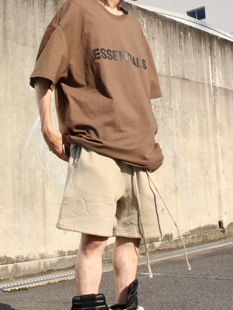 同系色カラーでお洒落に。ESSENTIALSストリートコーデ